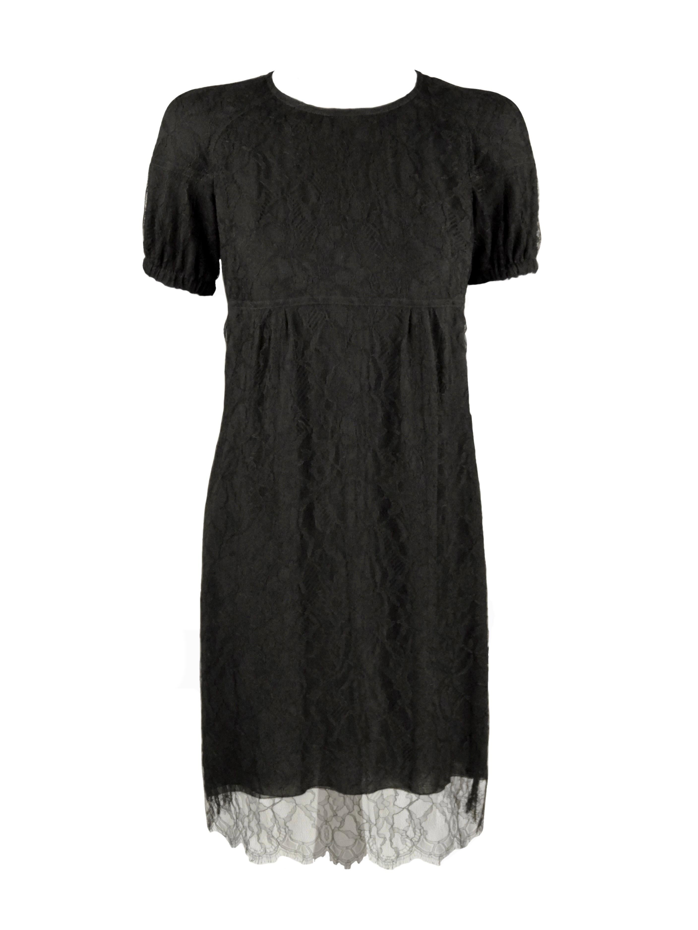 Burberry black lace dress
In Chantilly lace, very light and soft to the touch.
Empire style, short puff sleeves.
Zipper on the back.
Silk lining
Size IT 40
Flat measures:
Length cm. 94
Shuolders cm. 36
Bust cm. 42
Slevees cm. 24
Excellent conditions