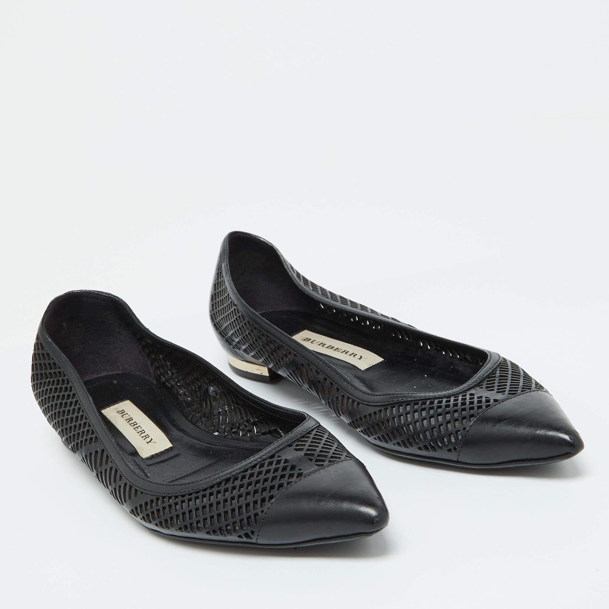 Women's Burberry Black Laser Cut Leather Bradshaw Pointed Toe Flats Size 38 For Sale