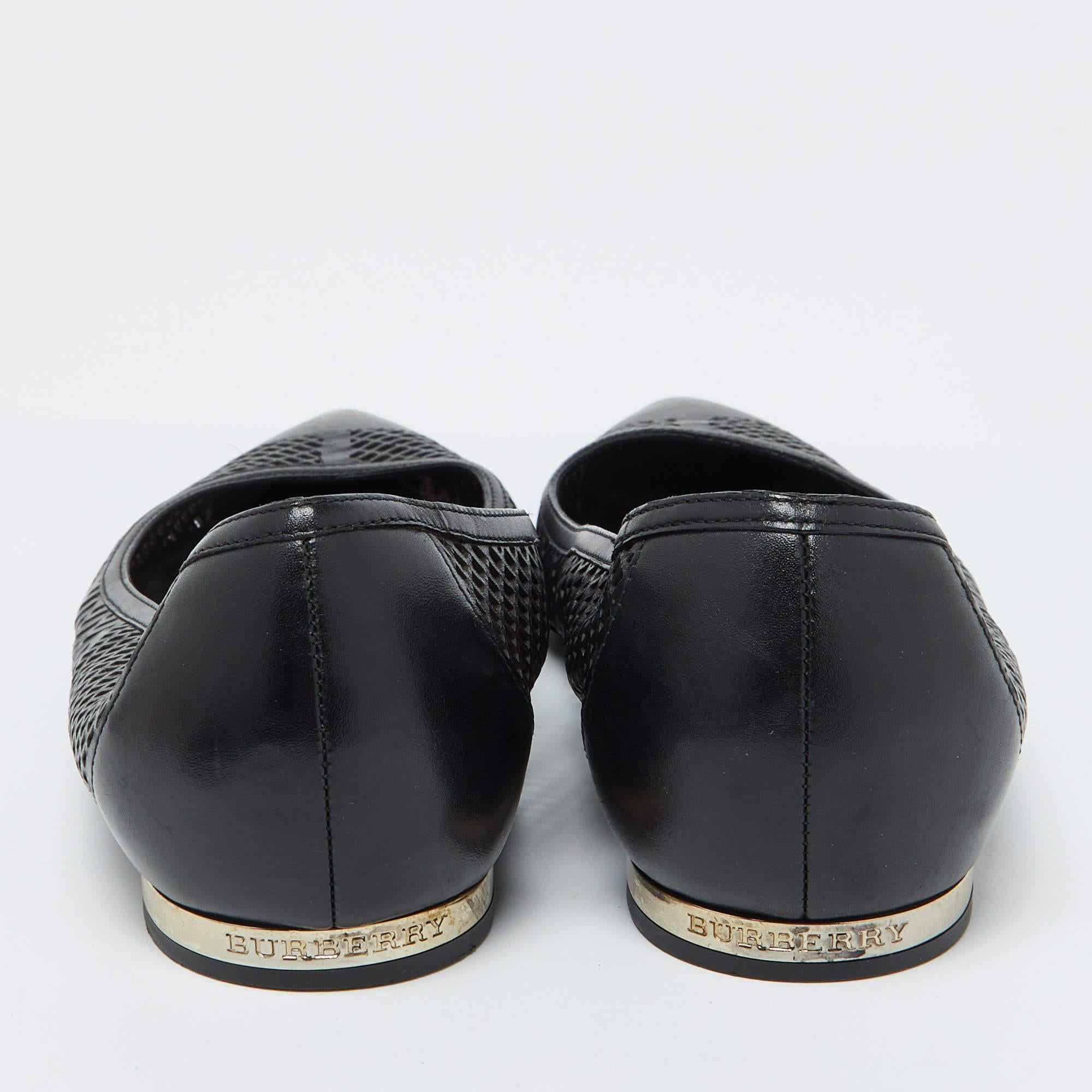 Burberry Black Laser Cut Leather Bradshaw Pointed Toe Flats Size 38 For Sale 1