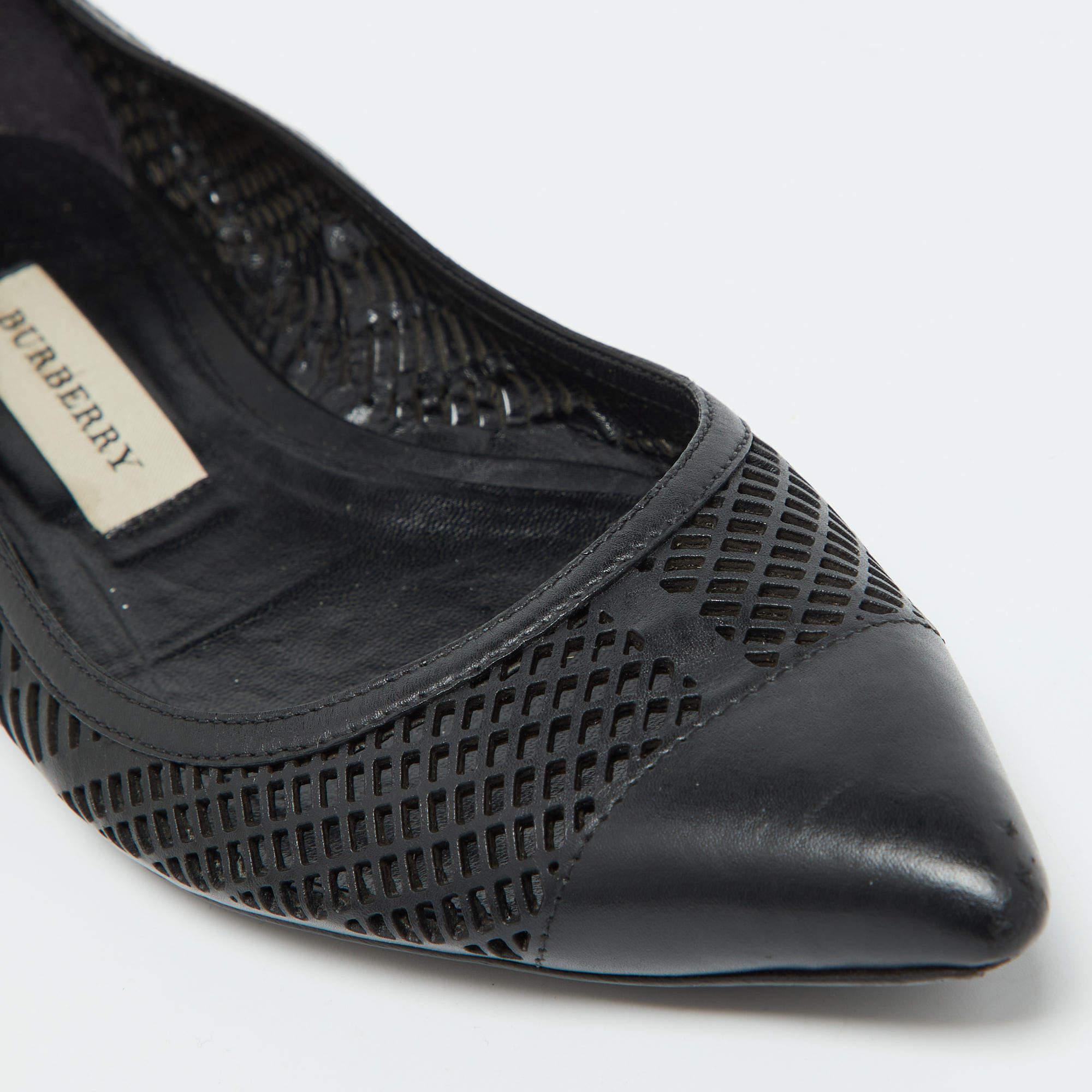 Burberry Black Laser Cut Leather Bradshaw Pointed Toe Flats Size 38 For Sale 3
