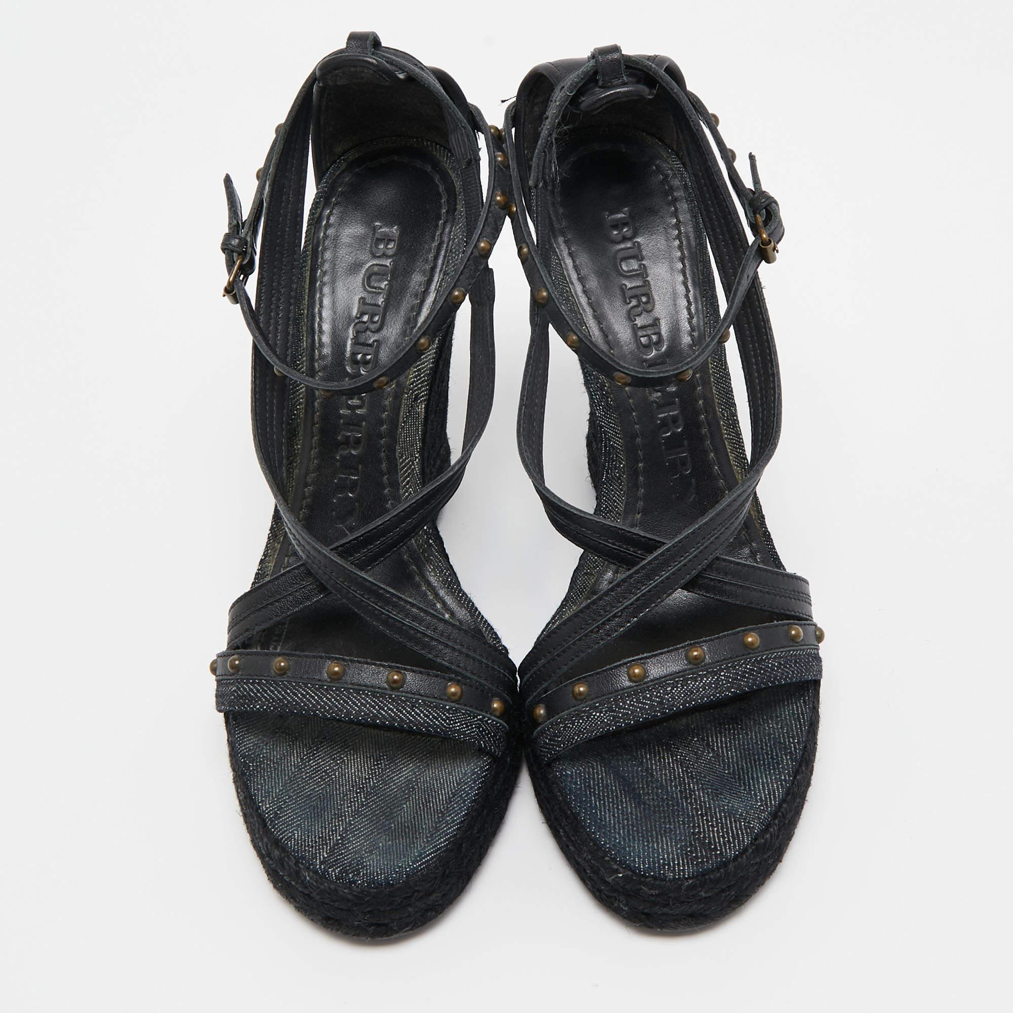 Burberry Black Leather and Denim Studded Platform Wedge Sandals Size 38.5 In Good Condition For Sale In Dubai, Al Qouz 2