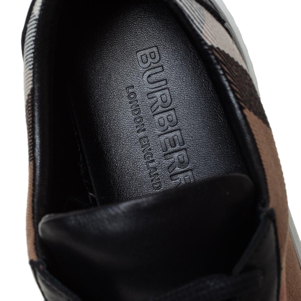 Burberry Black Leather And House Check Canvas Salmond Low Top Sneakers Size 40.5 In New Condition In Dubai, Al Qouz 2