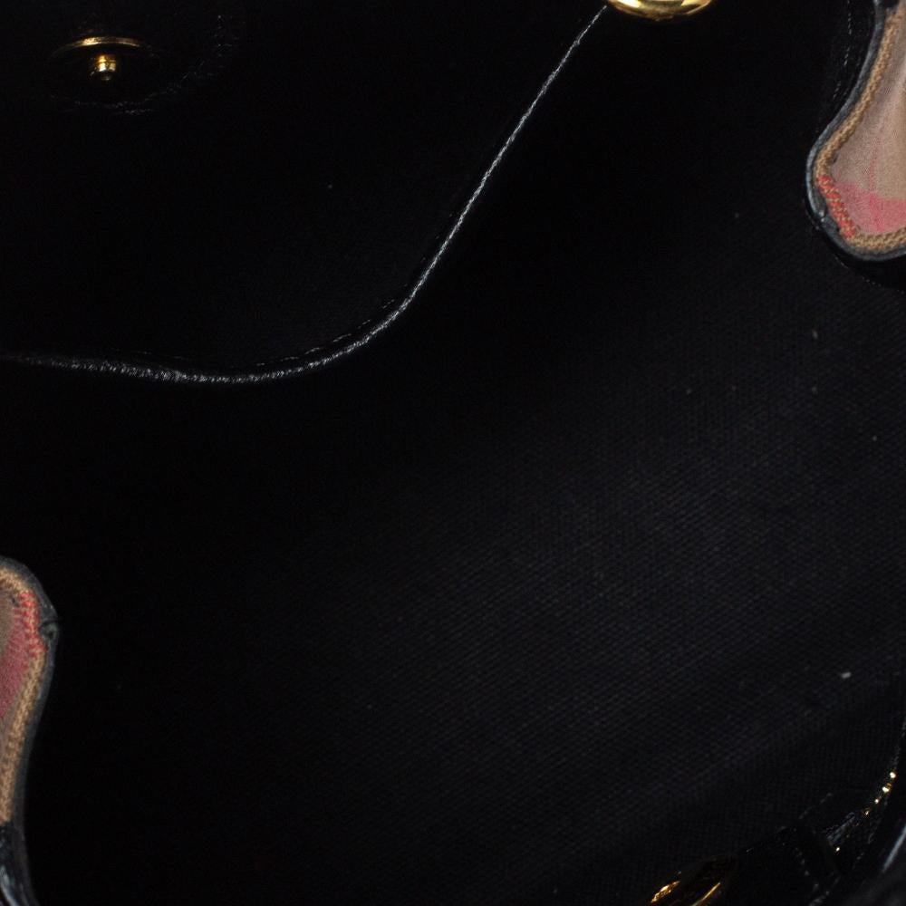Burberry Black Leather and House Check Fabric Baby Banner Tote In Good Condition In Dubai, Al Qouz 2