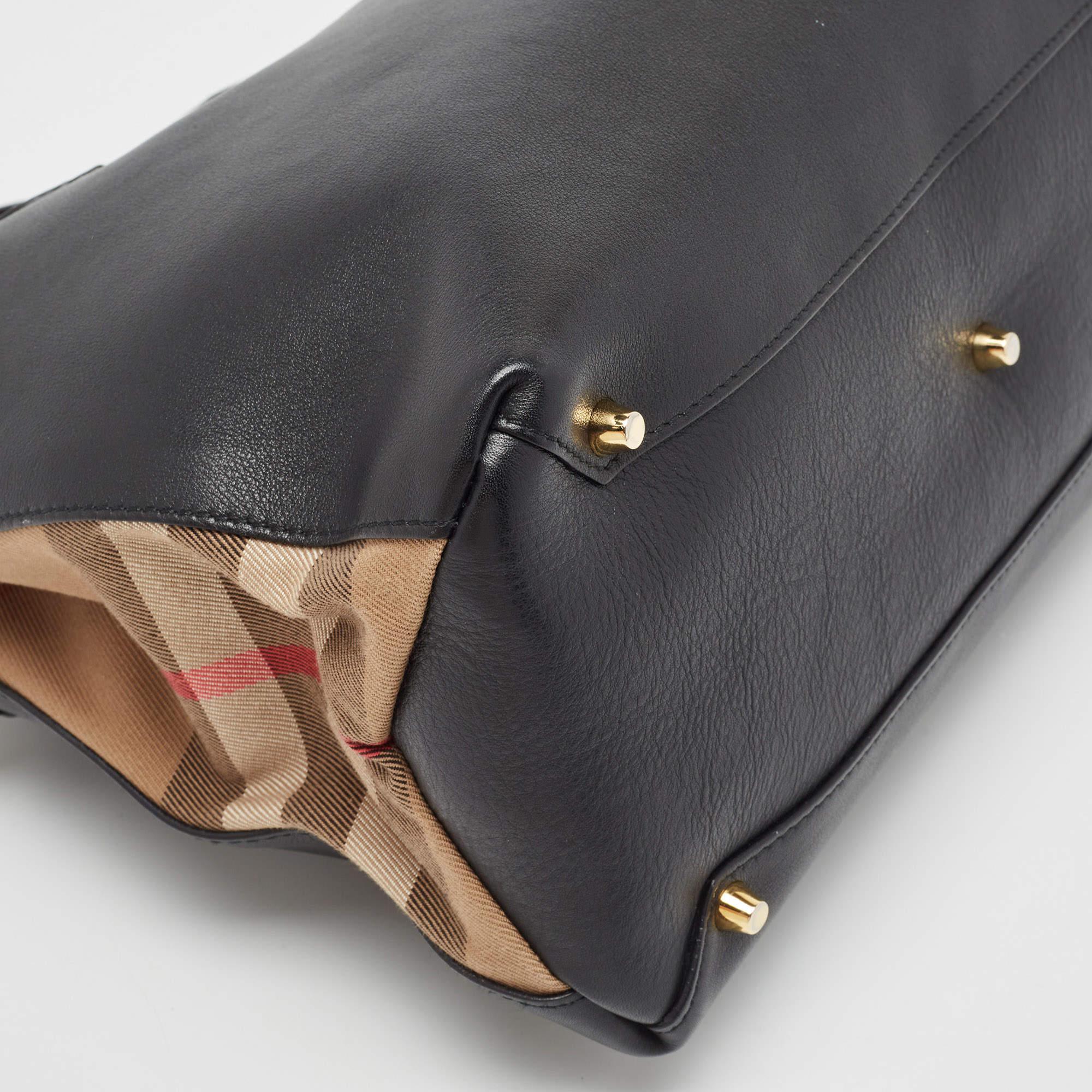 Burberry Medium Banner-Tasche aus schwarzem Leder und kariertem House Check-Stoff 1
