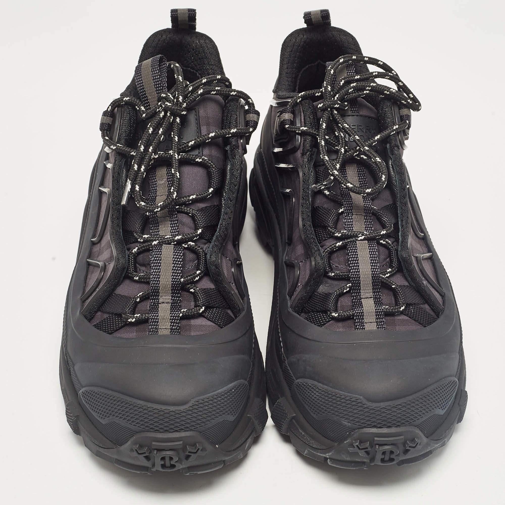 Burberry Black Leather and Rubber Arthur Lace Up Sneakers Size 41 In New Condition In Dubai, Al Qouz 2