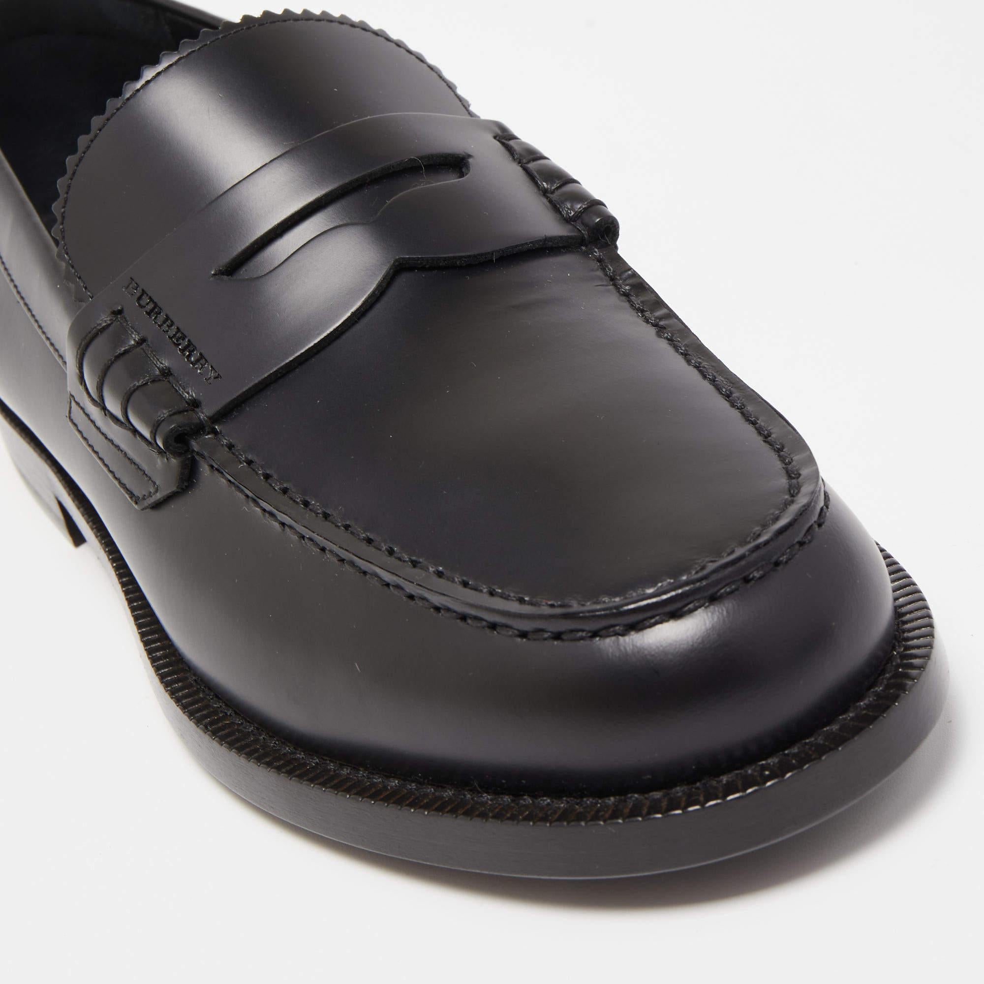 Burberry Black Leather Bedmont Penny Loafers Size 39.5 In Excellent Condition In Dubai, Al Qouz 2