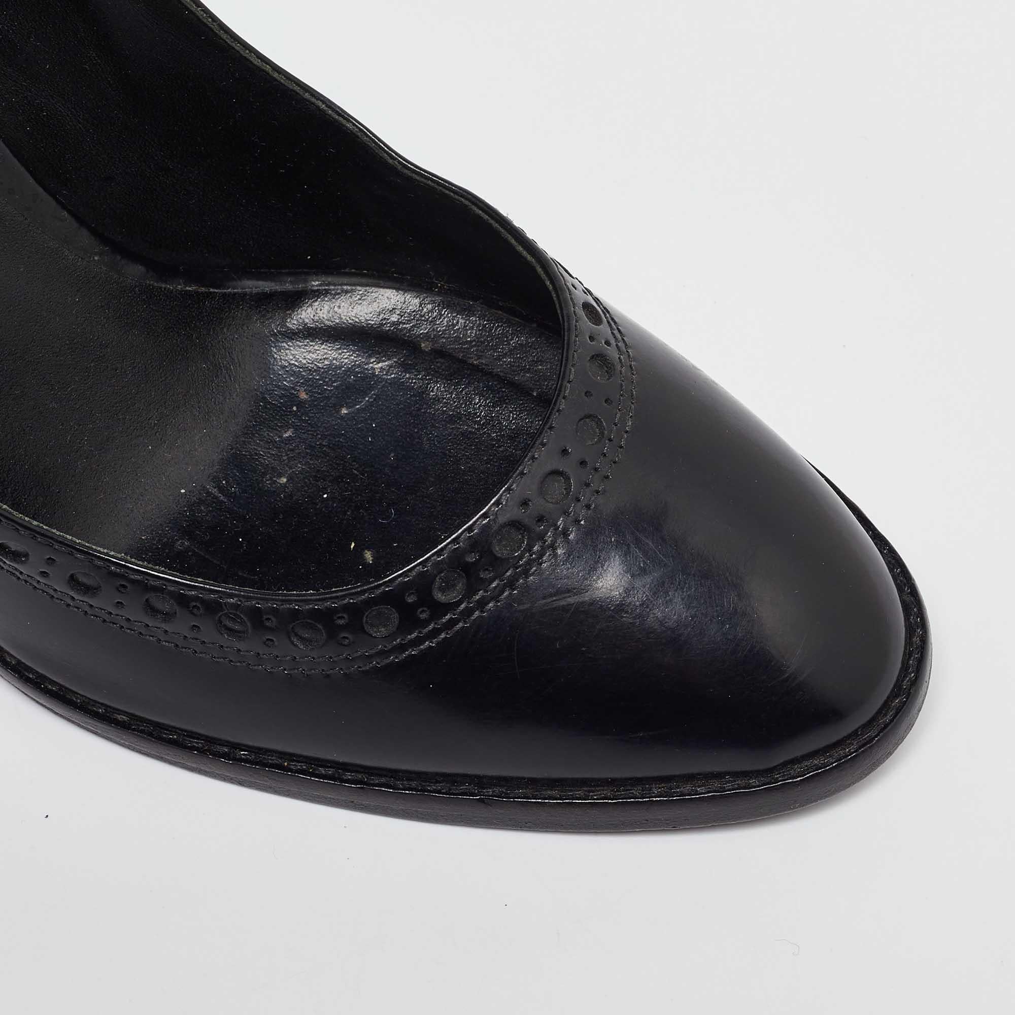 Burberry Schwarze Brogue-Pumps aus Leder Größe 39 im Angebot 3