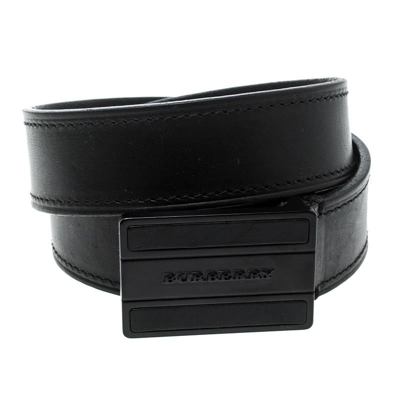 Add this sleek Burberry belt in your collection right away. This versatile piece is crafted in a black leather body with tonal stitch detailing and completed with a black tone buckle at the centre. It also has the brand name etched on it at the