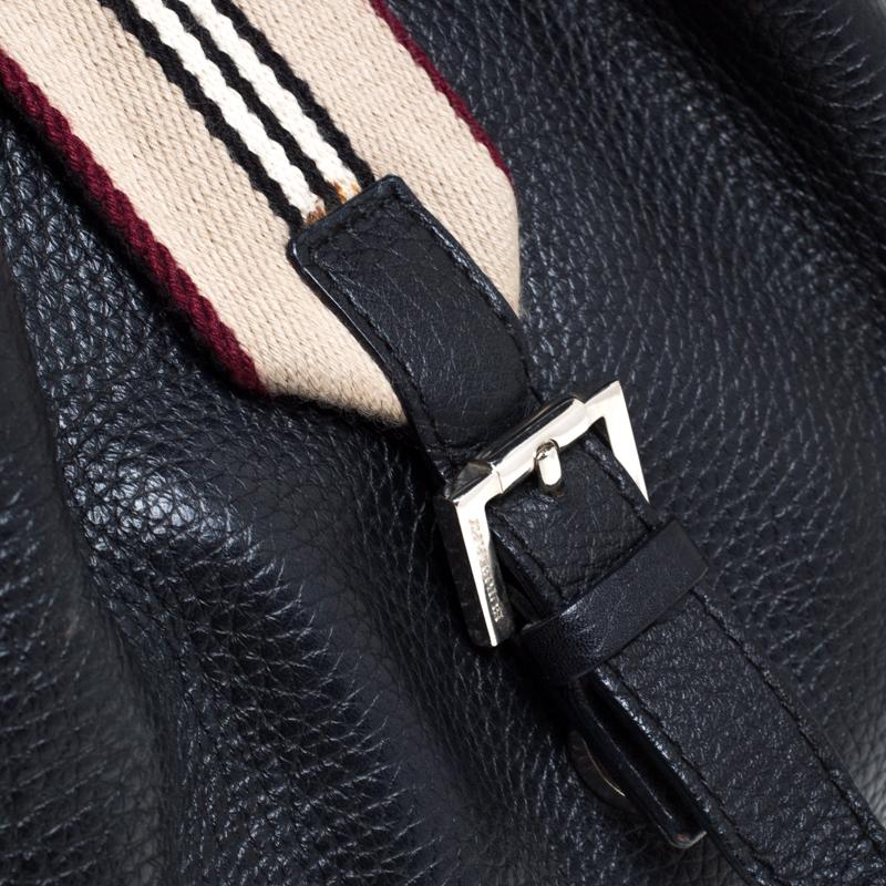 Burberry Tote con fibbia in pelle nera 6