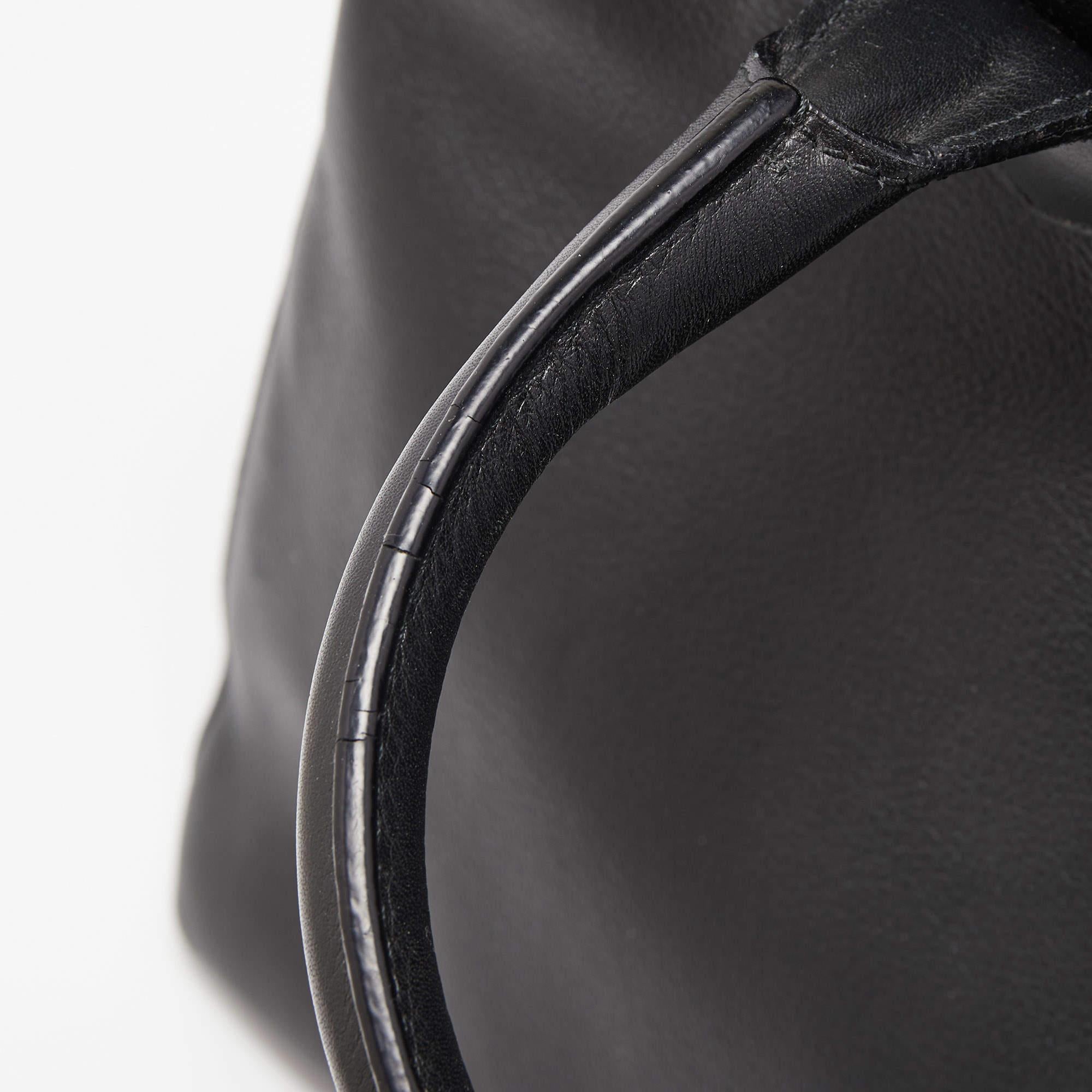 Burberry Schwarze Banner-Tasche aus Leder mit Kette 11