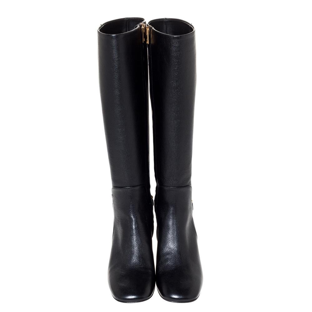 Burberry Black Leather Chain Detail Knee Length Boots Size 35.5 In New Condition In Dubai, Al Qouz 2