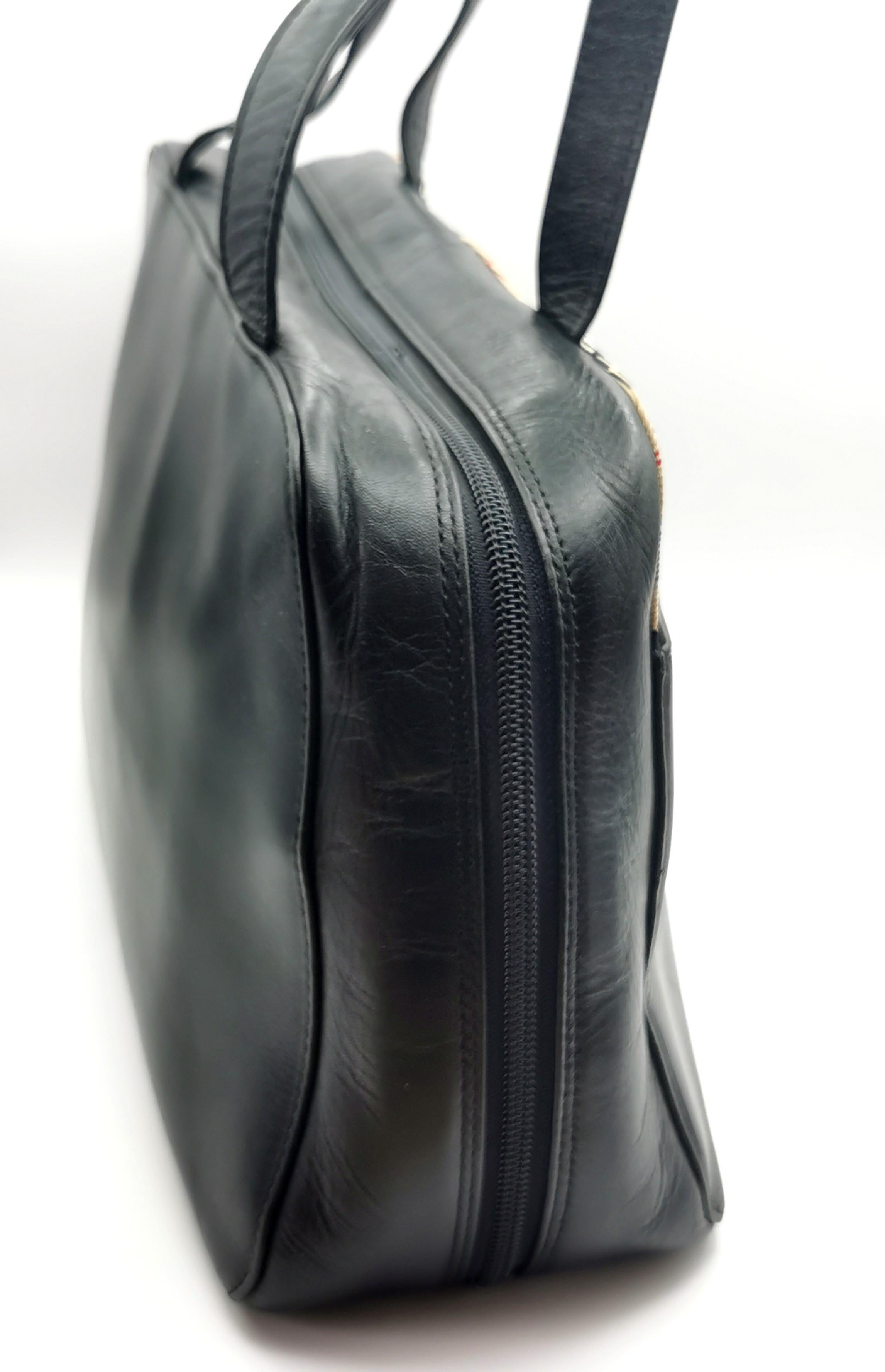 Bolso Burberry de piel negra con ribete de cuadros en venta 7