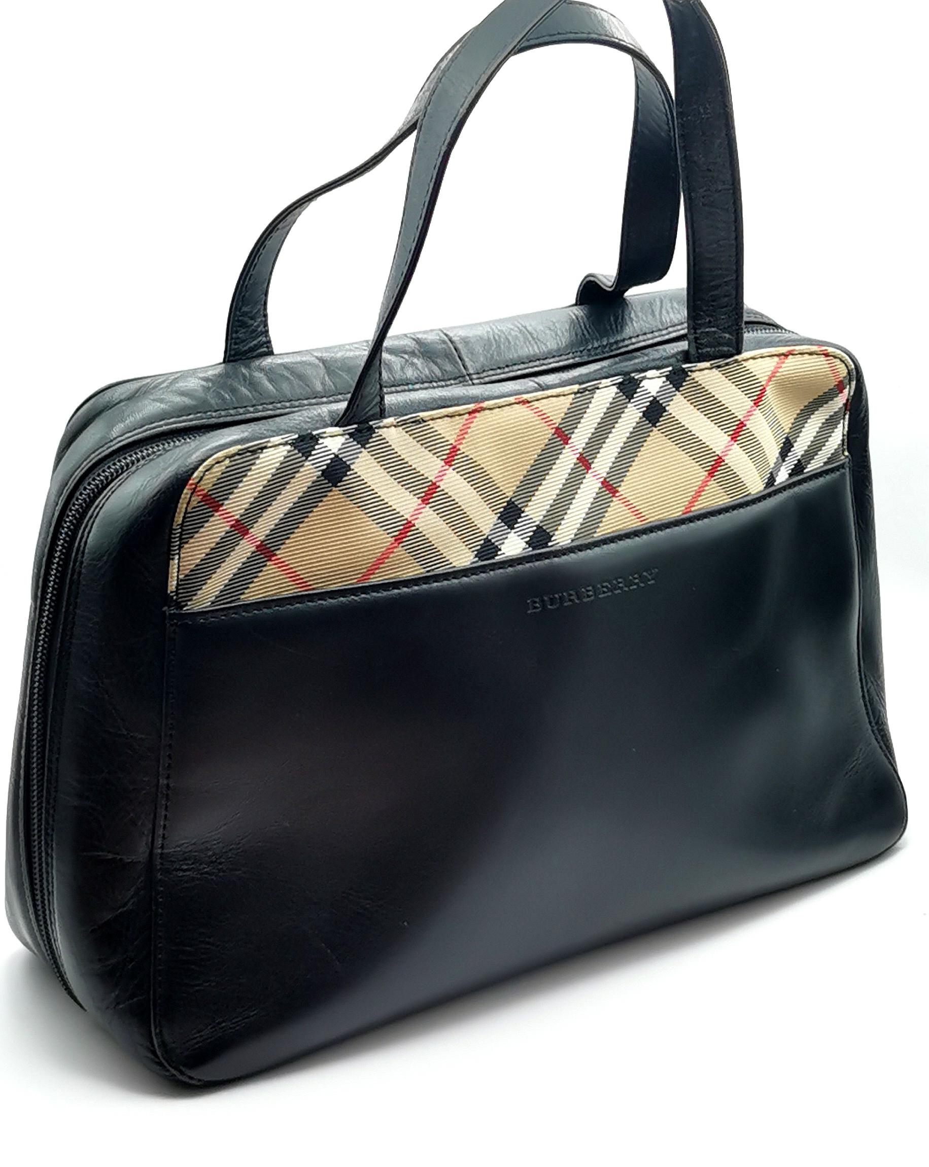 Bolso Burberry de piel negra con ribete de cuadros Negro en venta
