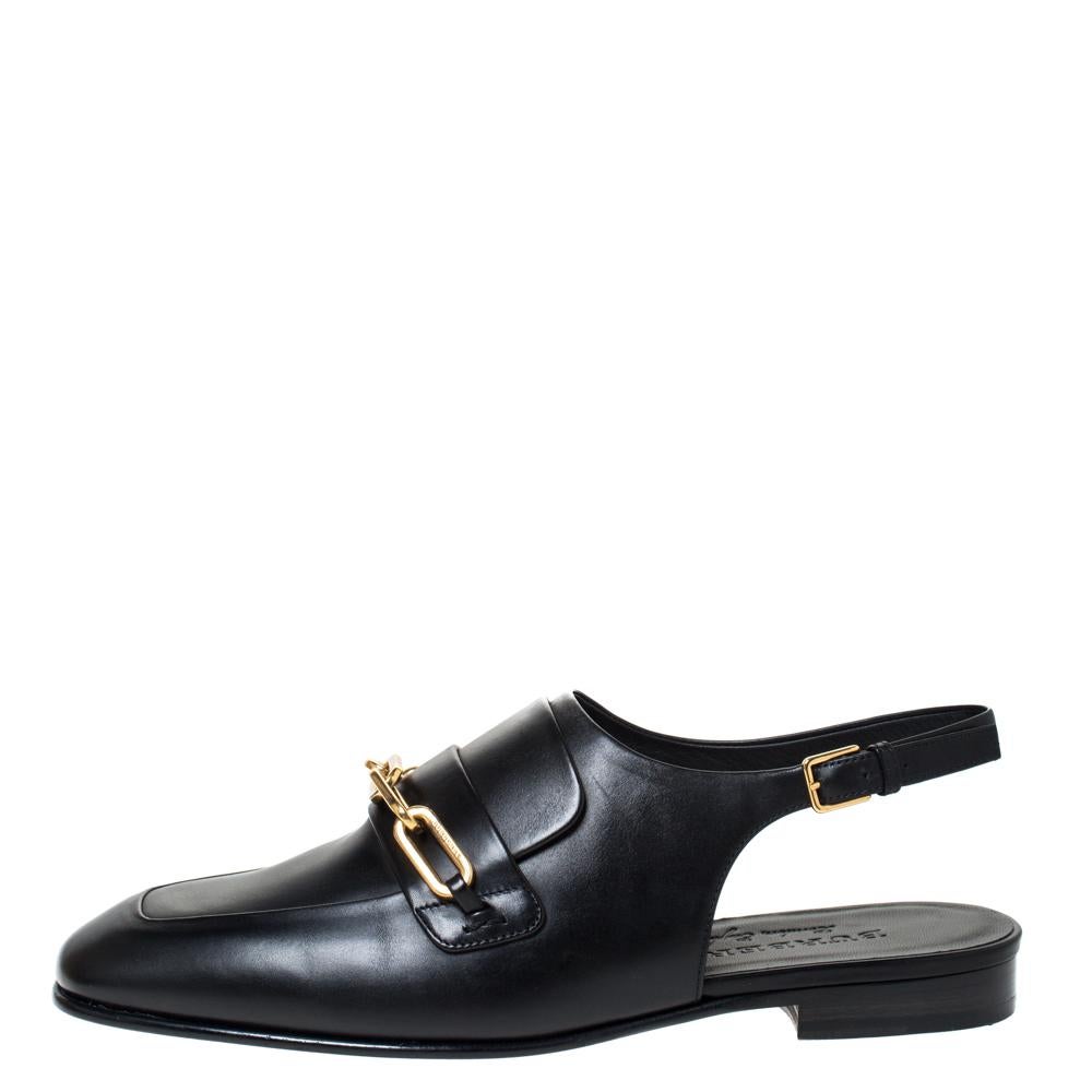 These stylish Chel Town sandals for men are absolute must-haves. Crafted in Italy, they are made from quality leather and come in a classic shade of black. They are styled with chain detailing on the uppers, slingback straps with buckles and