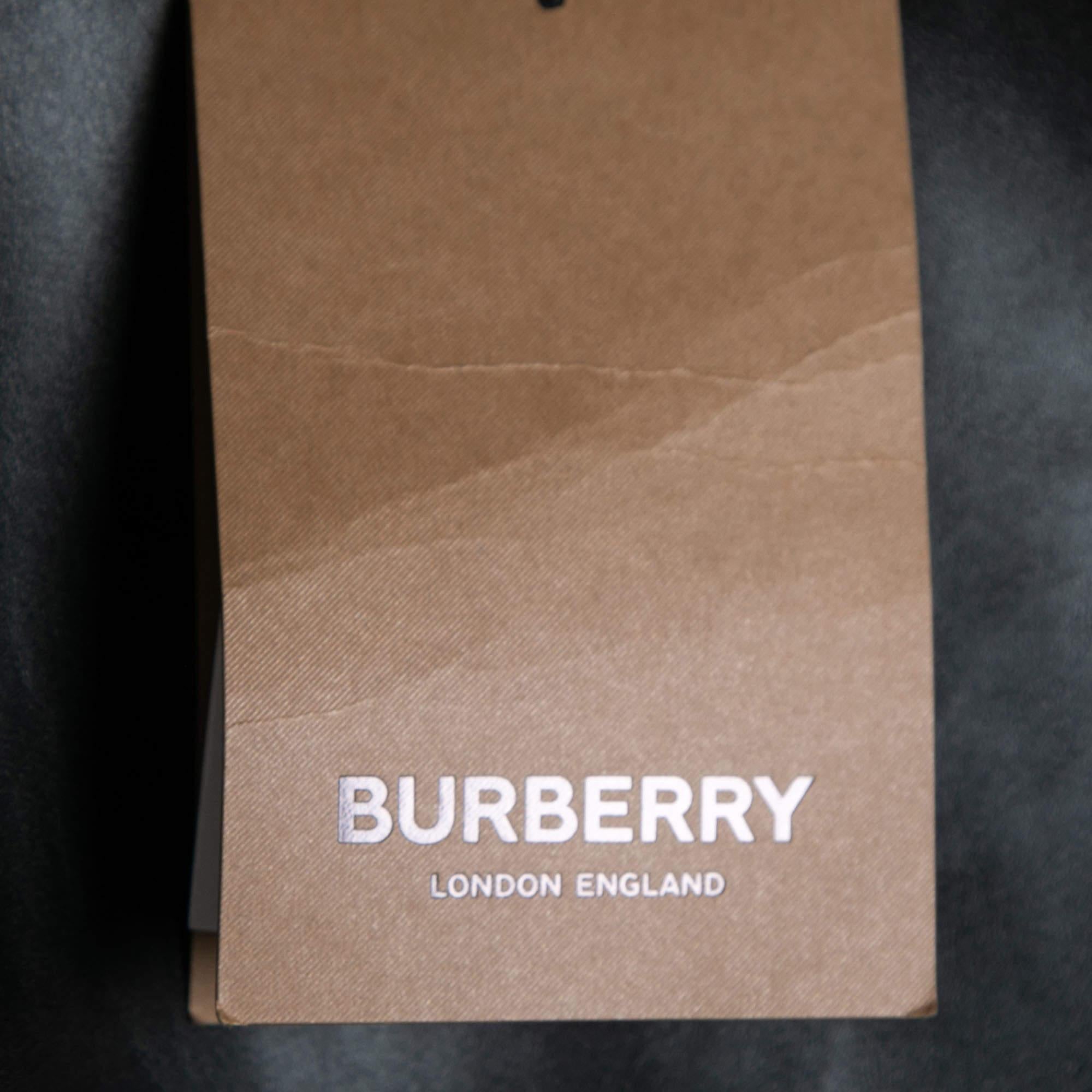 Burberry - Jupe fourreau en cuir noir à découpes, taille S Neuf - En vente à Dubai, Al Qouz 2