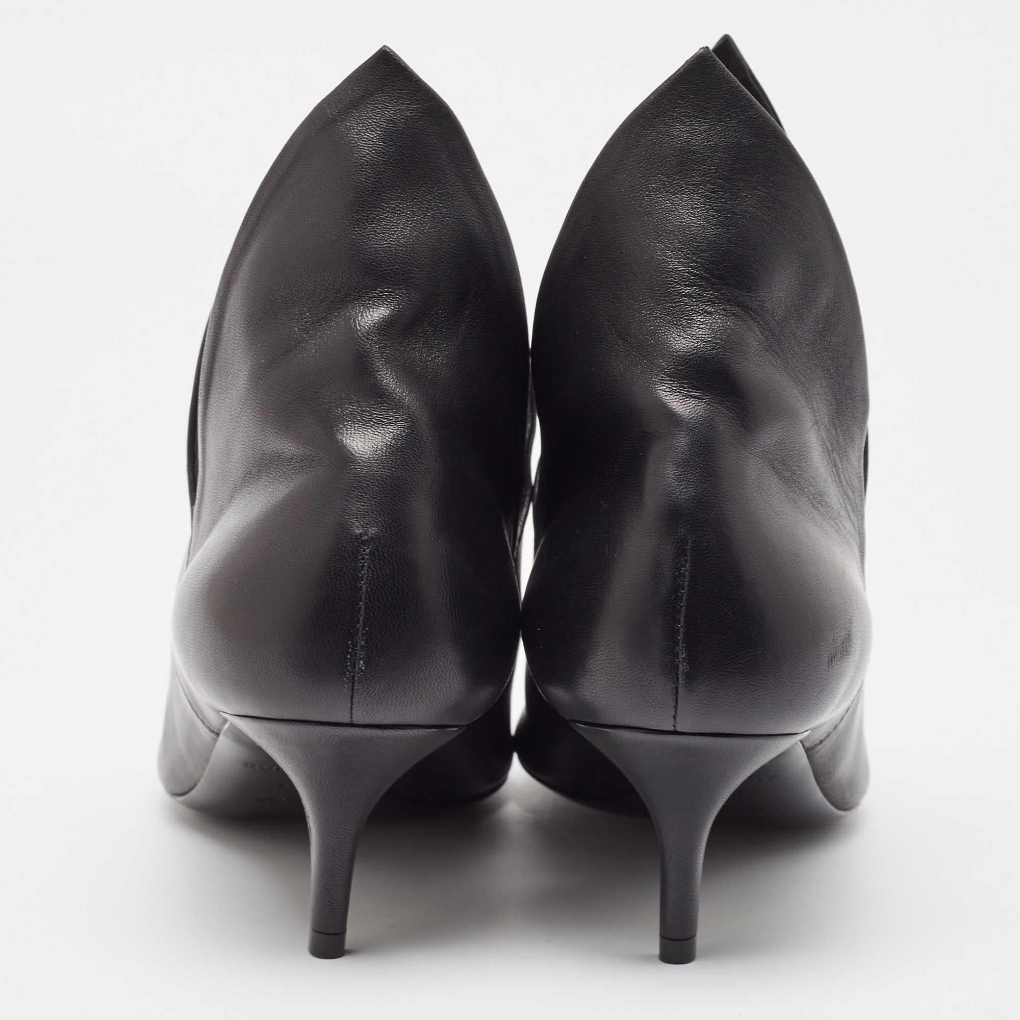 Burberry Essendon Schwarze Leder-Pumps aus Leder Größe 37,5 im Angebot 1
