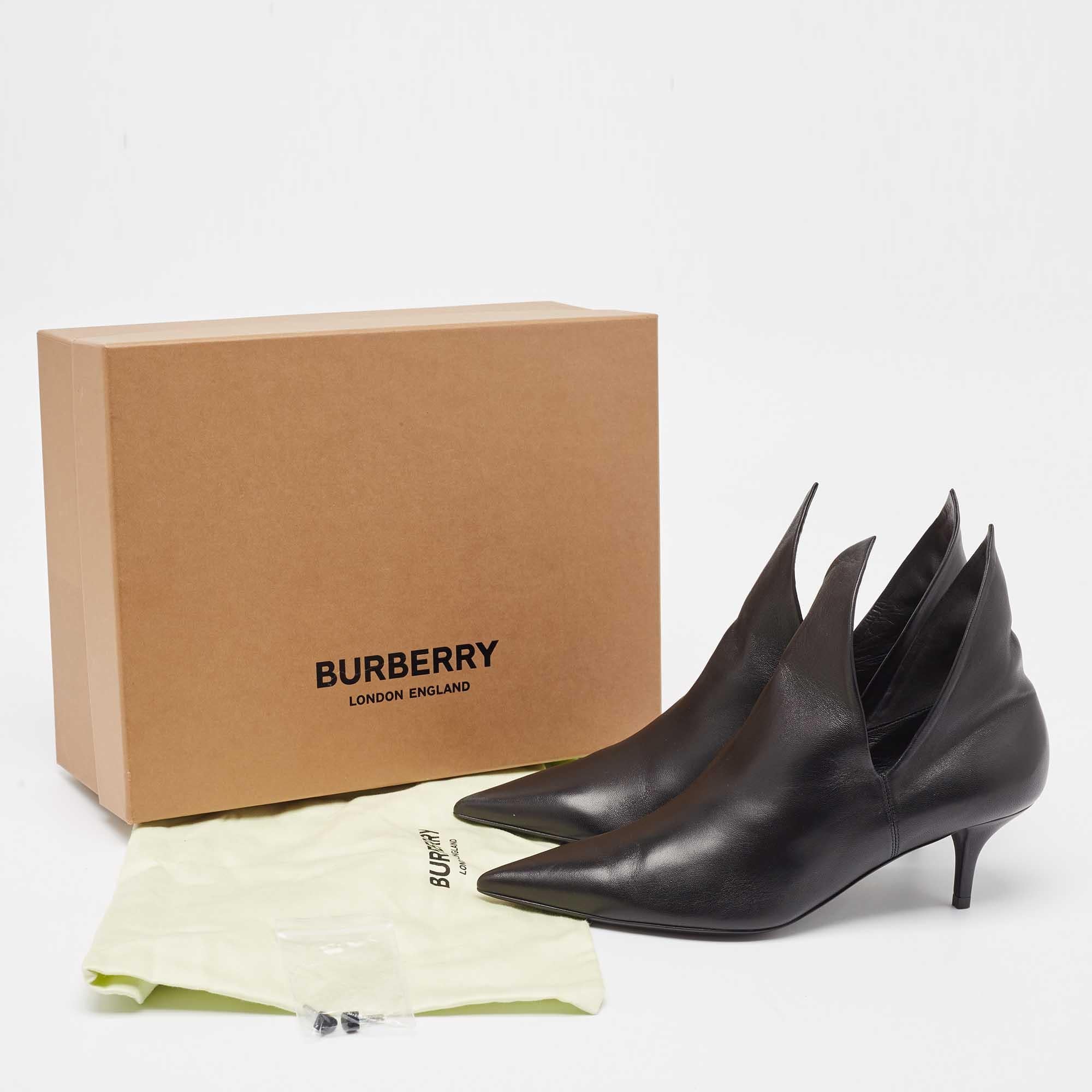 Burberry Essendon Schwarze Leder-Pumps aus Leder Größe 37,5 im Angebot 5
