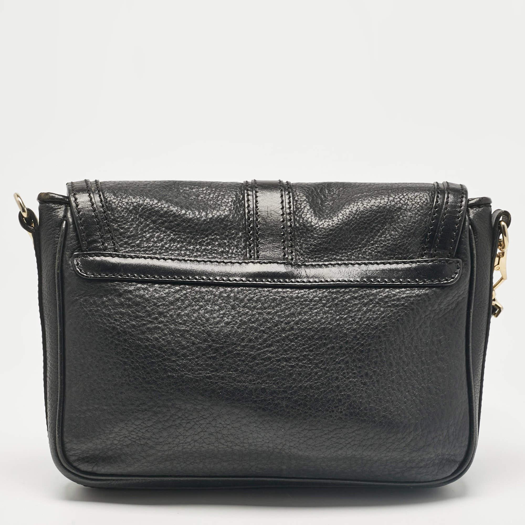 Burberry Borsa a tracolla con patta in pelle nera In condizioni discrete in vendita a Dubai, Al Qouz 2
