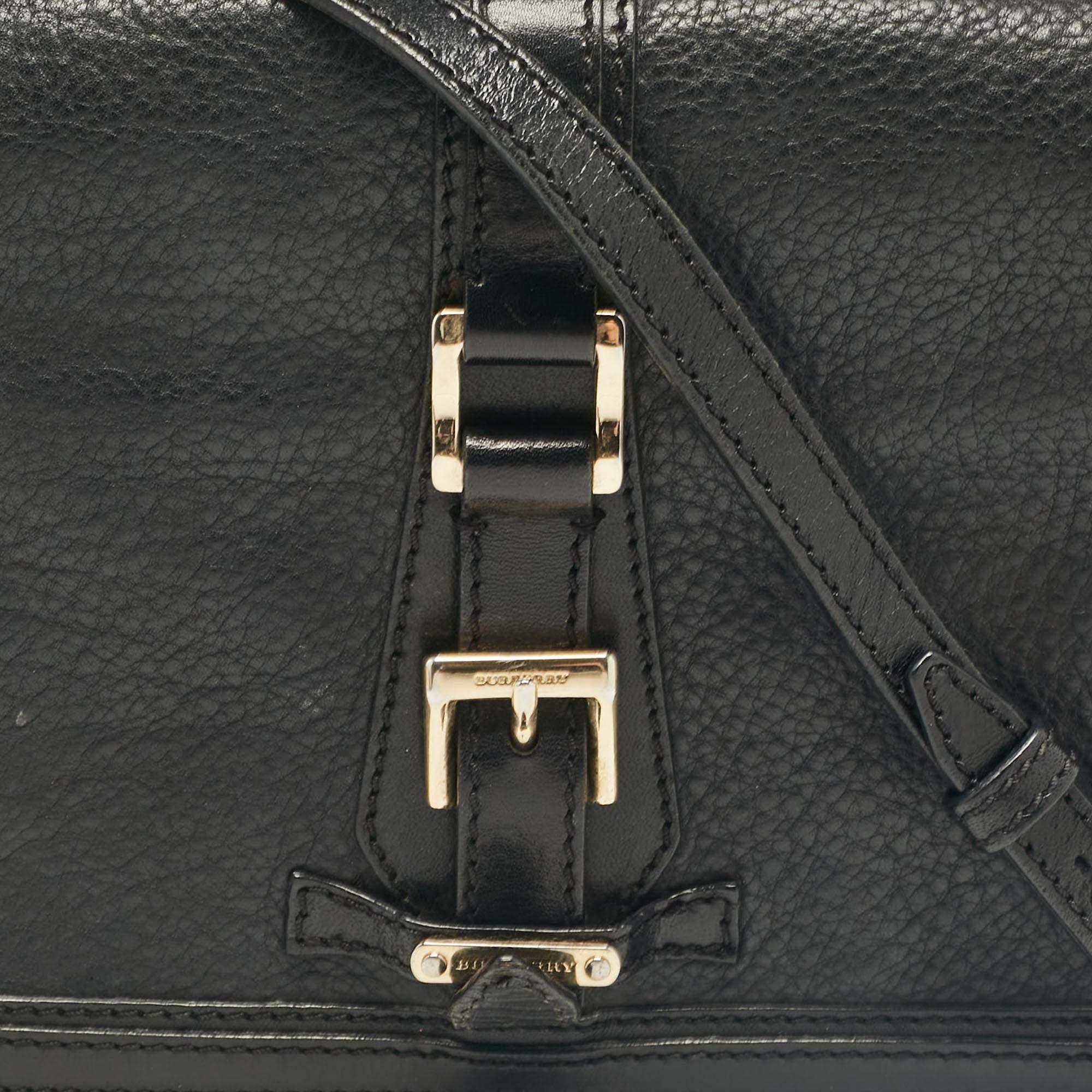 Donna Burberry Borsa a tracolla con patta in pelle nera in vendita