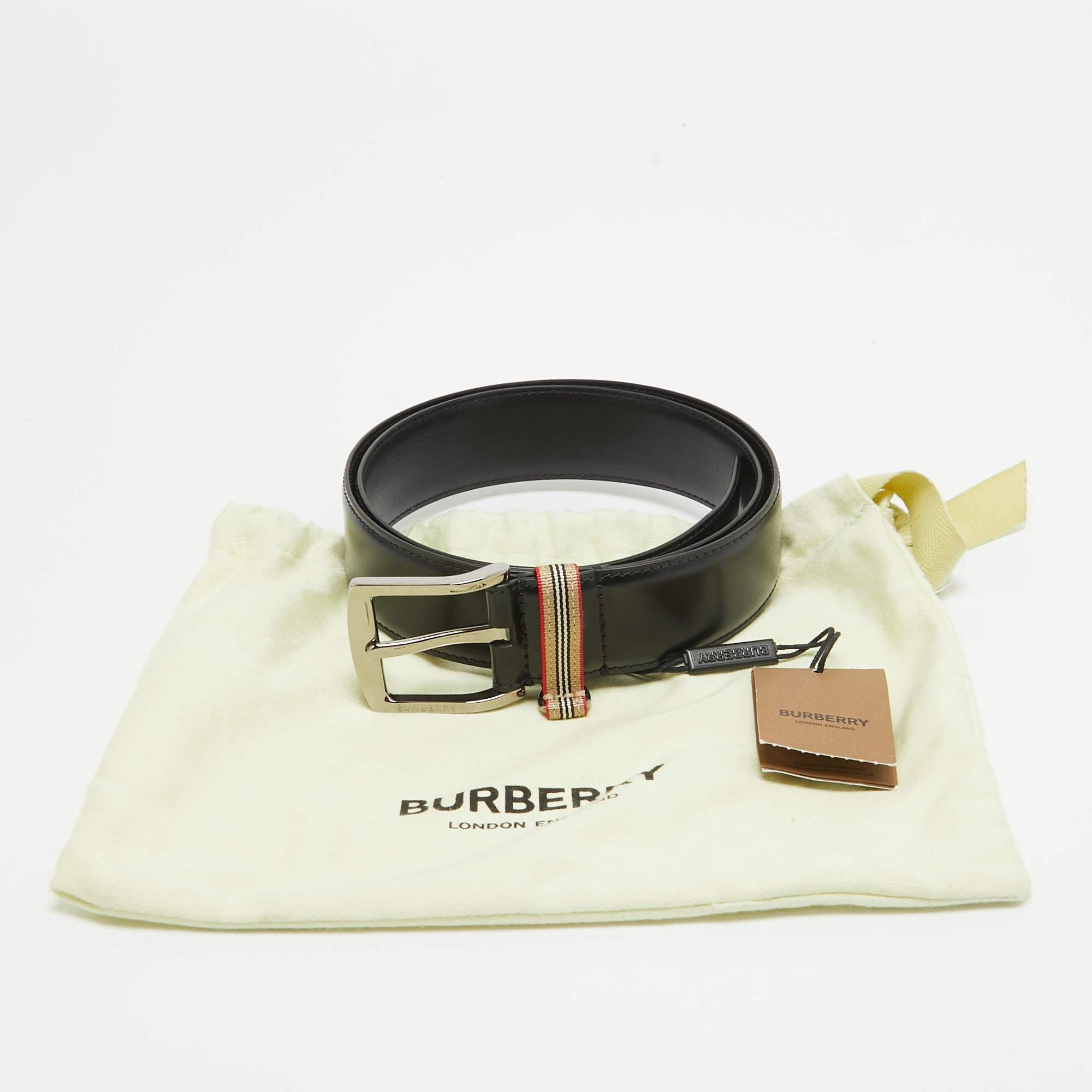 Uomo Burberry Cintura in pelle nera con fibbia grigia 85cm in vendita