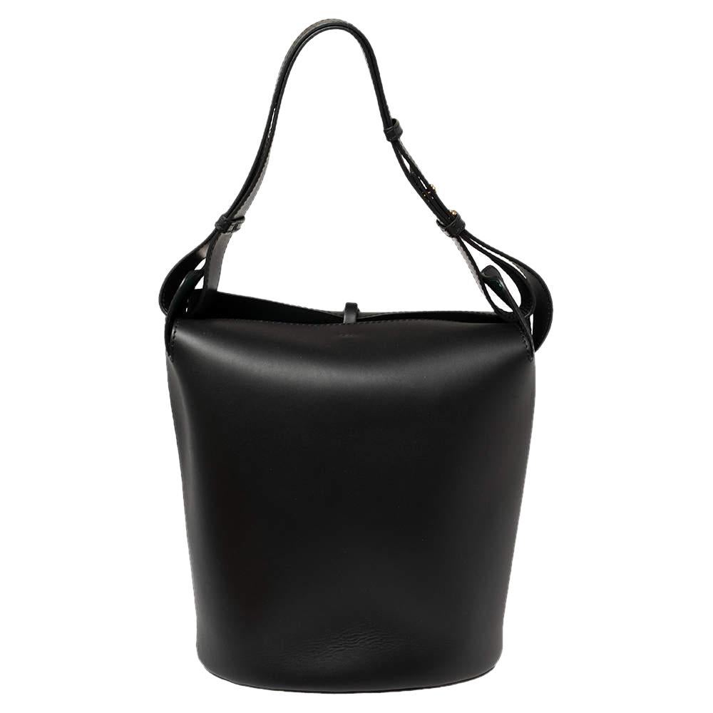 This bucket bag from Burberry is truly investment-worthy and will help you outline a stylish look. It has been crafted from leather in black and styled with a thin tuck-in strap and a top handle. It opens to a leather interior that has enough space