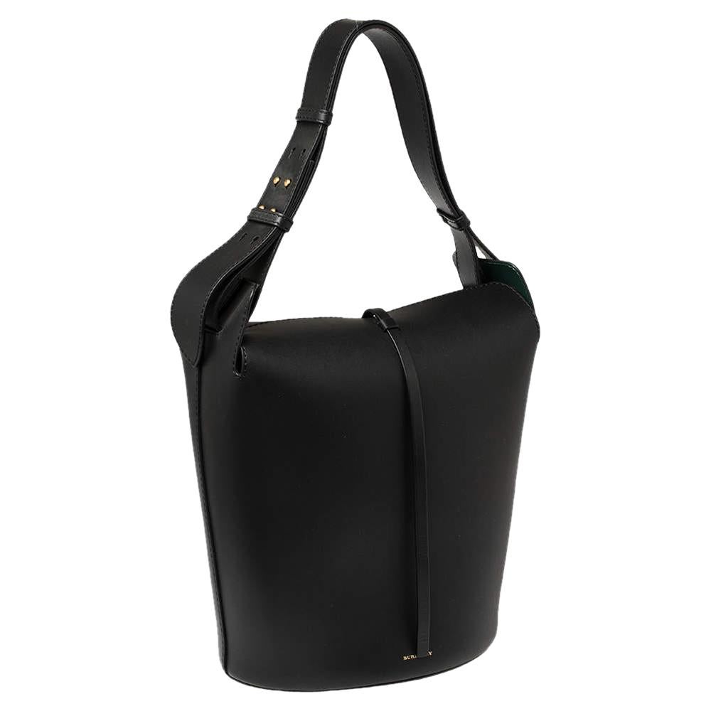 Burberry Black Leather Large Bucket Bag In Excellent Condition In Dubai, Al Qouz 2