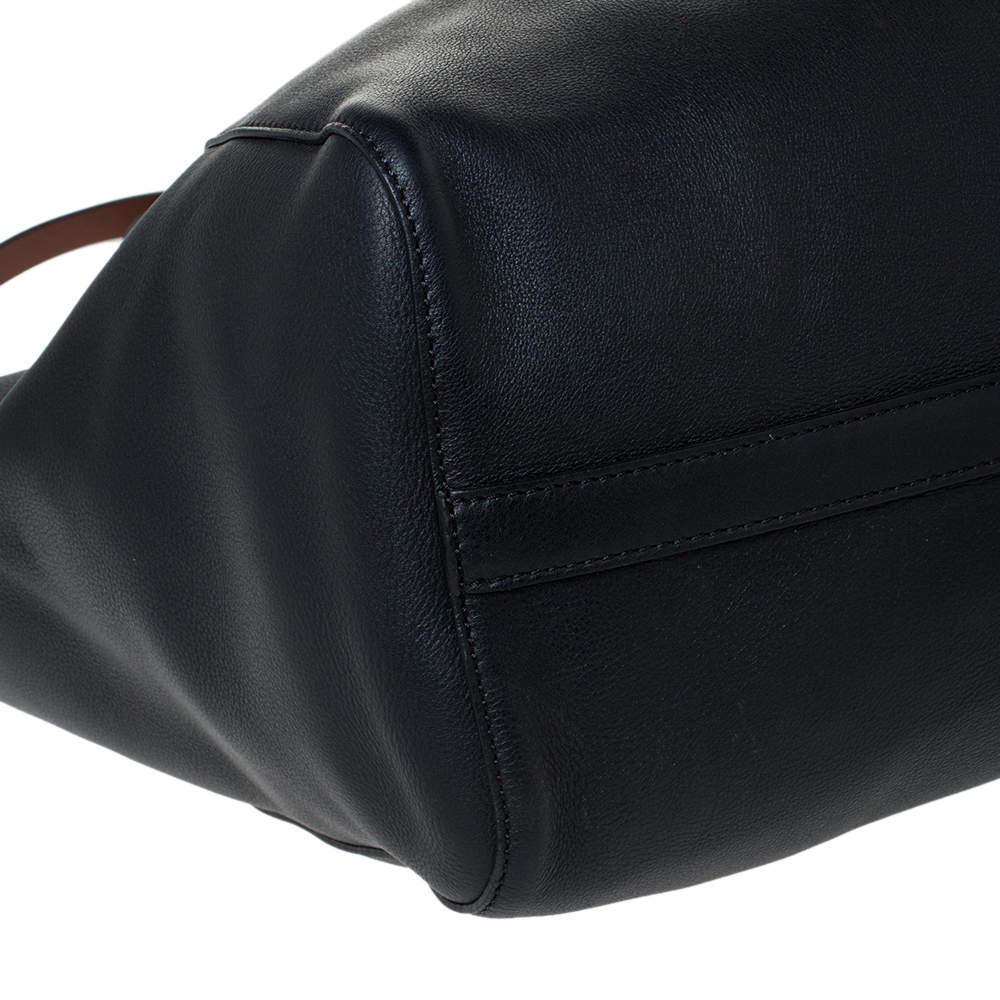 Burberry Black Leather Large Grommet Detail Tote In Excellent Condition In Dubai, Al Qouz 2