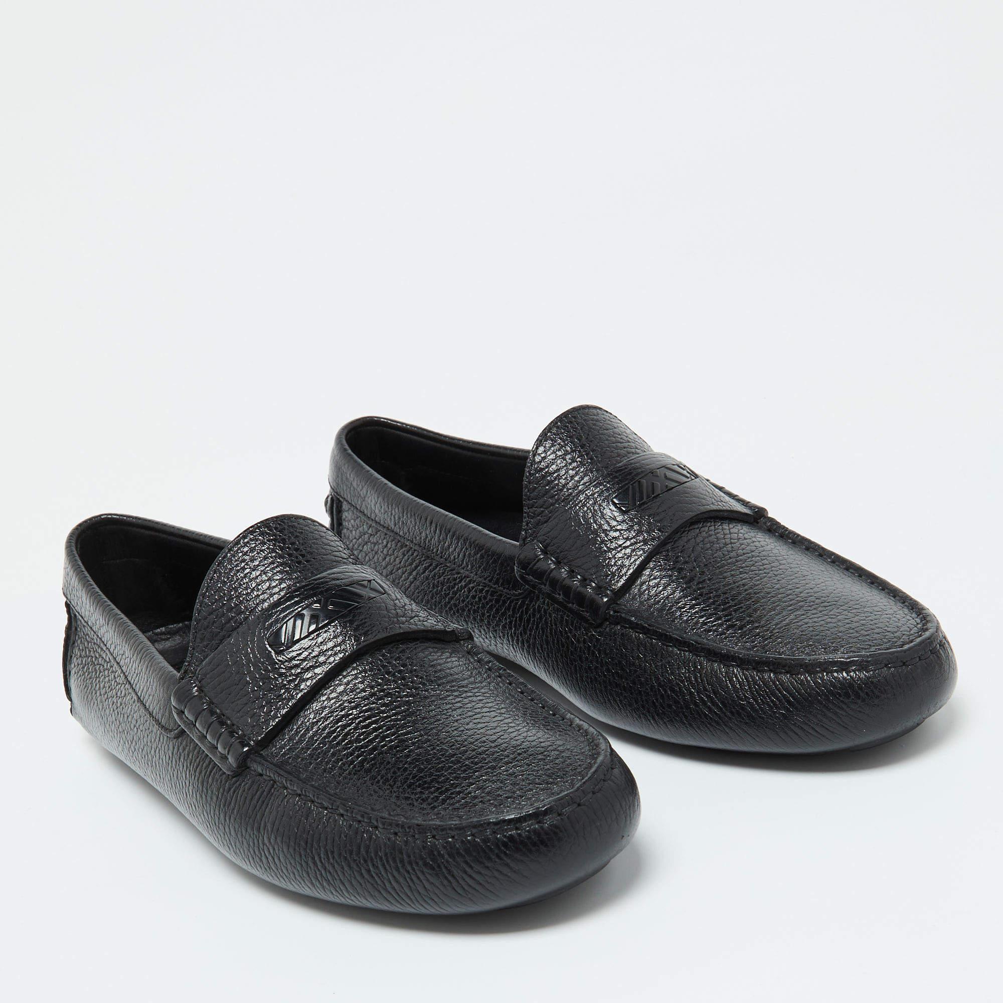 Mocassins en cuir noir Burberry Taille 39 Bon état à Dubai, Al Qouz 2