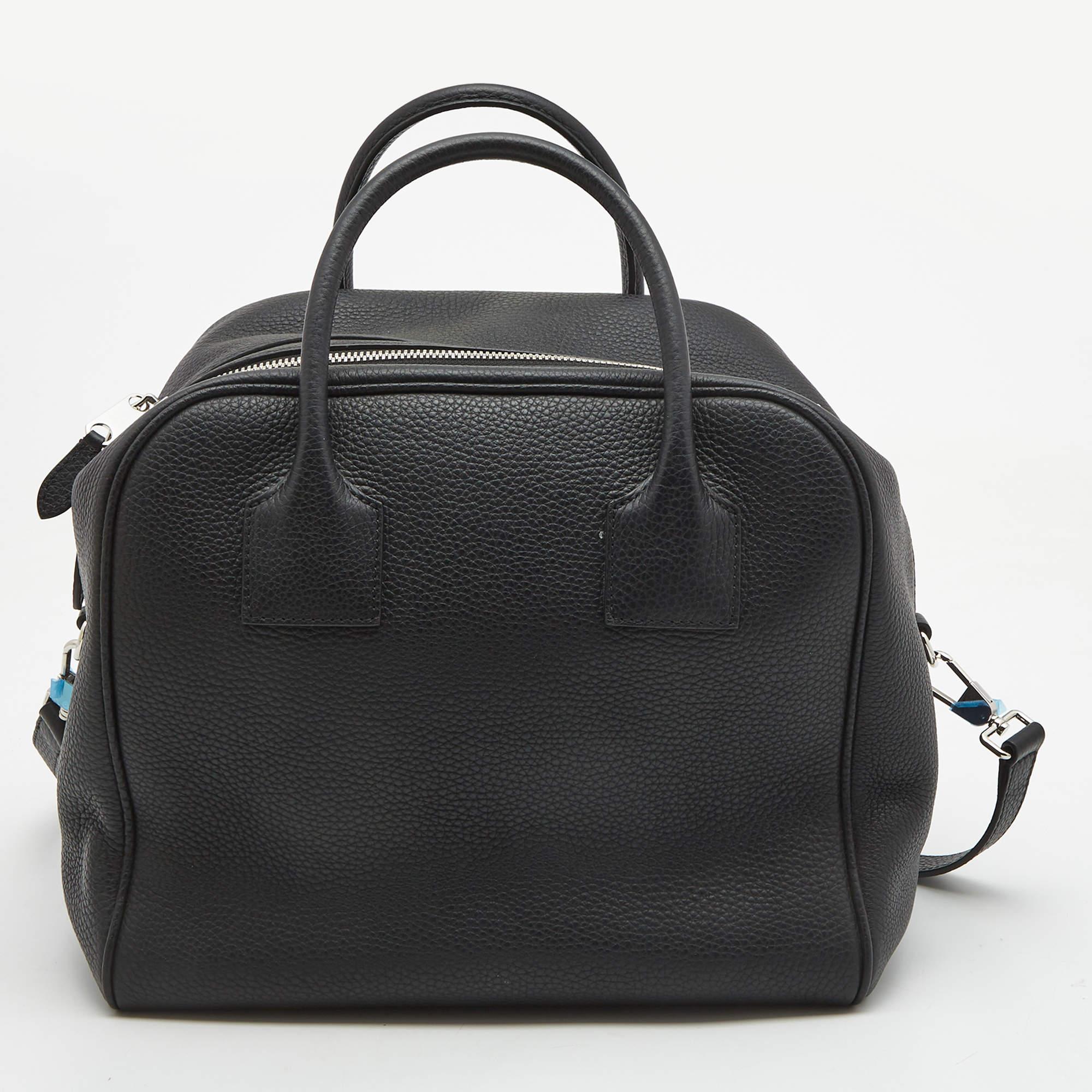 This Boston bag is an ergonomic creation that doesn't let you compromise on style. It not only looks timeless but also comes with a sleek and spacious interior to hold your everyday essentials. A wonderful piece that can accentuate your