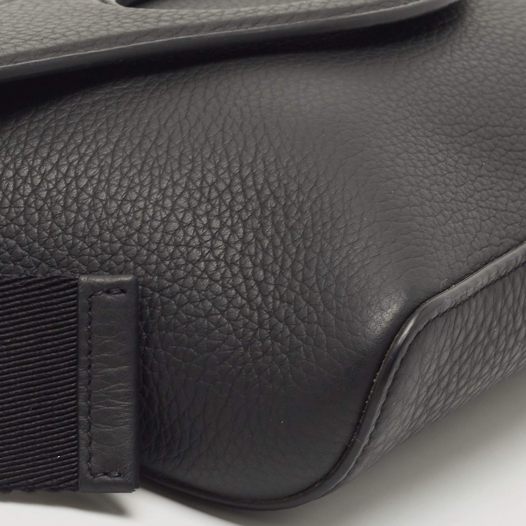 Burberry Black Leather Medium Pocket Belt Bag In New Condition In Dubai, Al Qouz 2
