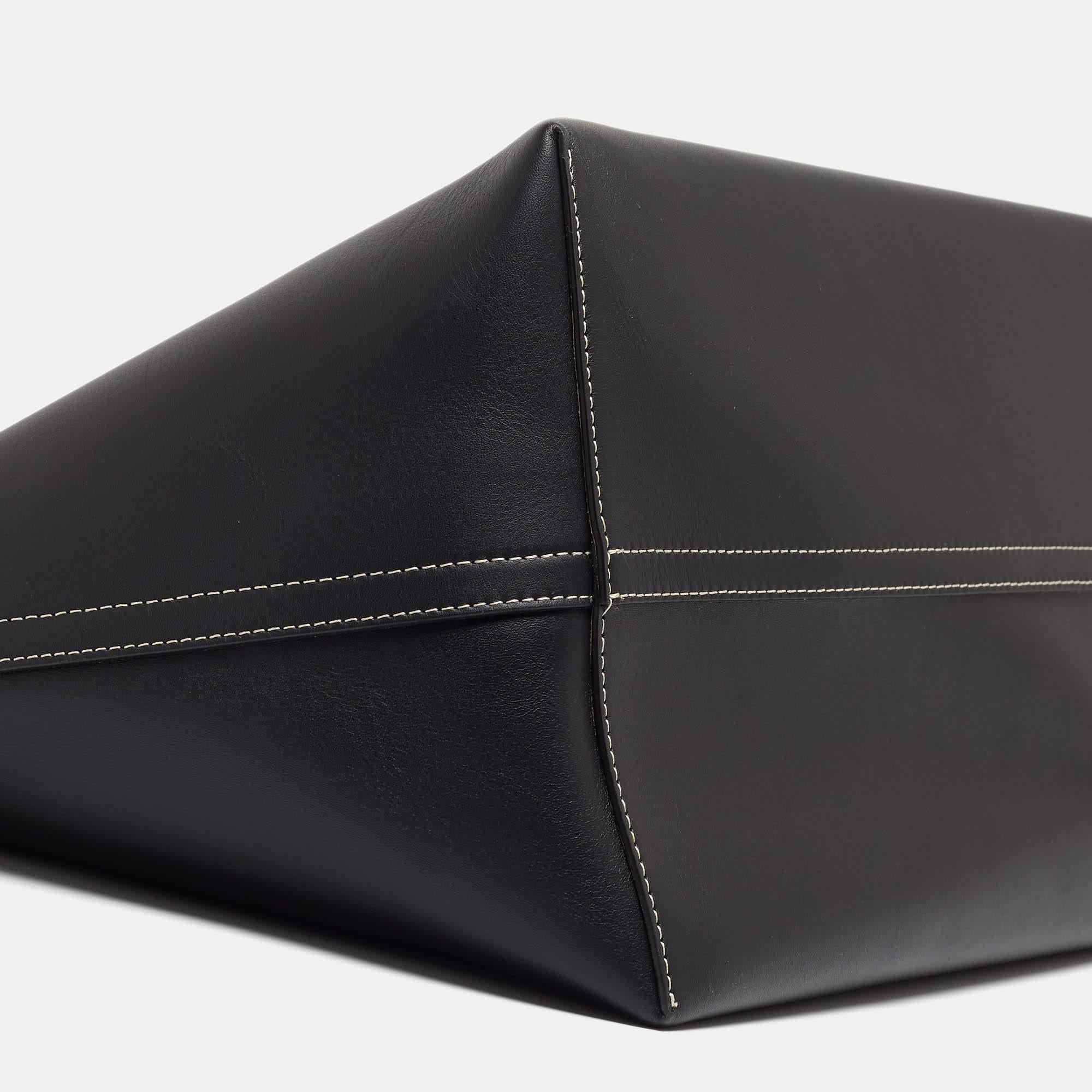 Burberry - Fourre-tout moyen à pochettes souples en cuir noir en vente 5