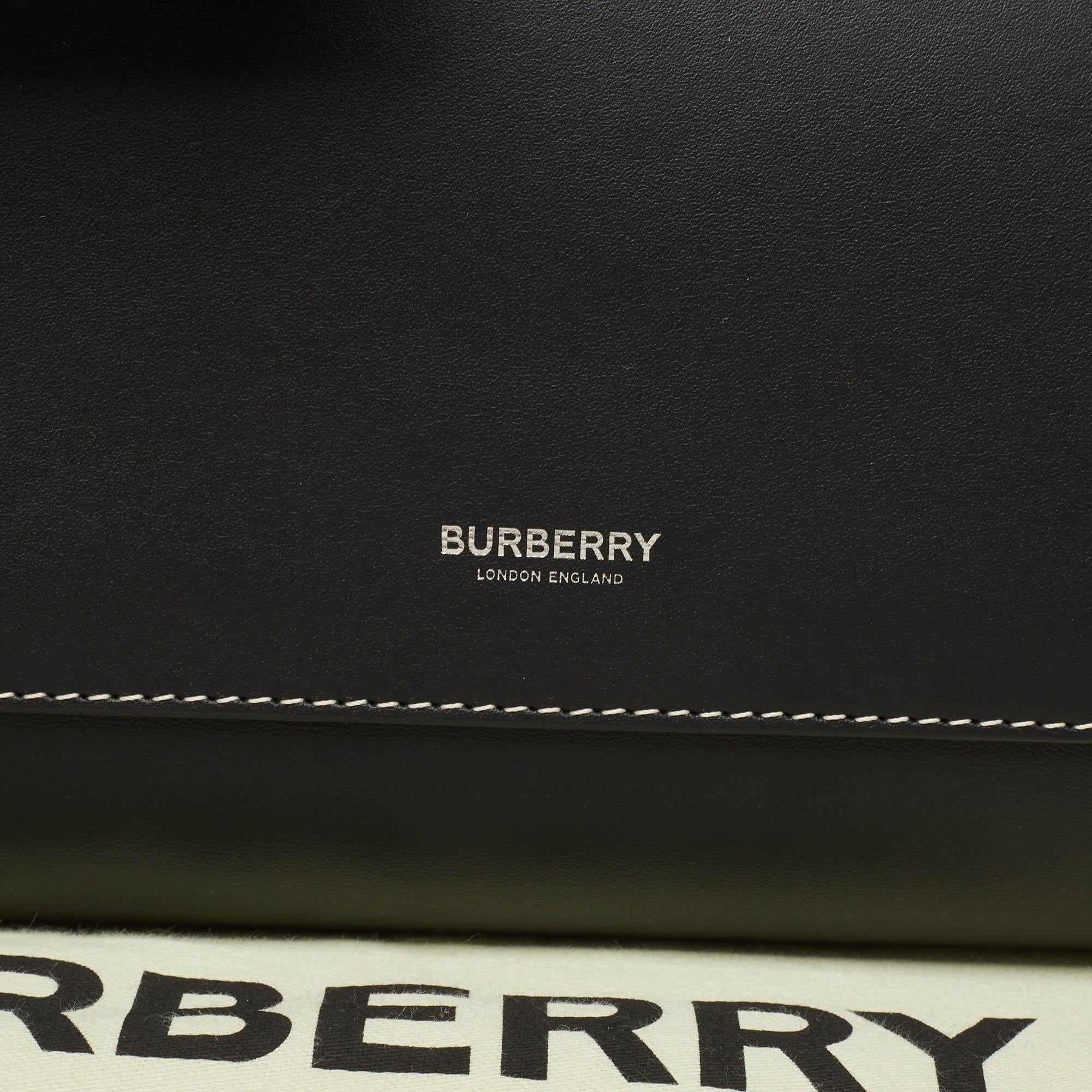 Burberry Black Leather Medium Soft Pocket Tote For Sale 8