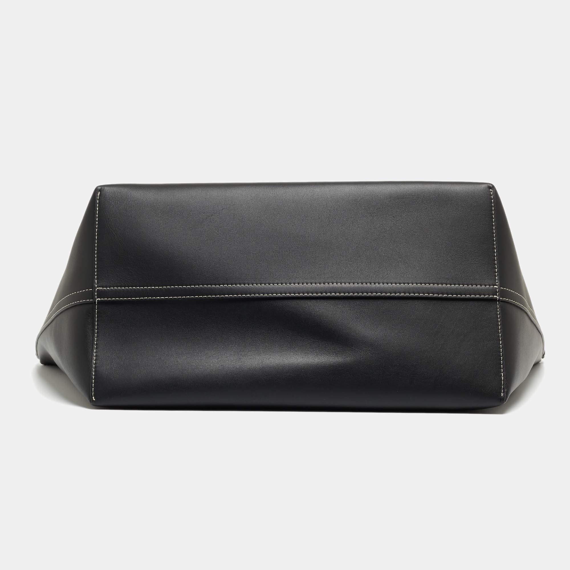 Burberry Black Leather Medium Soft Pocket Tote For Sale 1