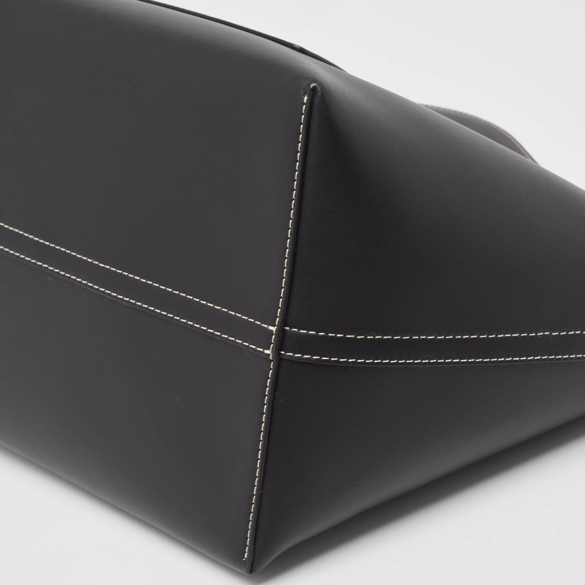 Burberry Black Leather Medium Soft Pocket Tote For Sale 2
