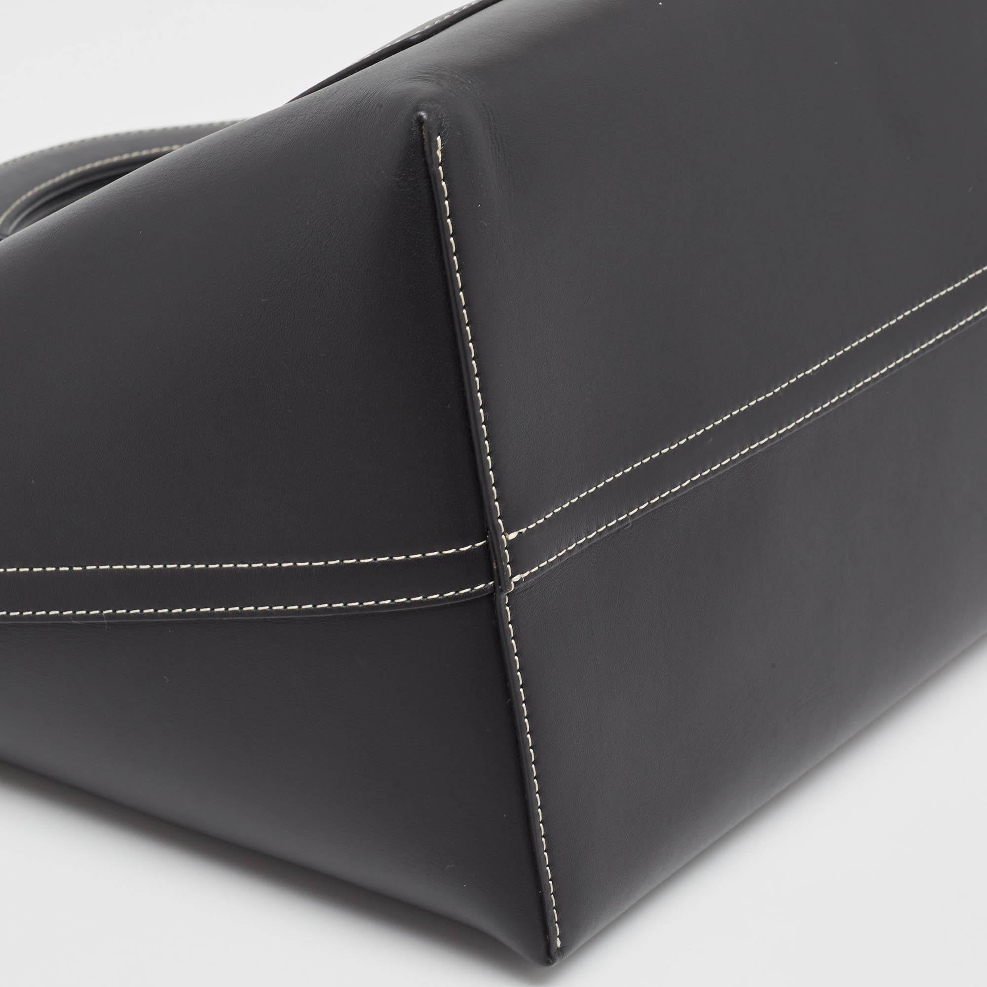 Burberry Black Leather Medium Soft Pocket Tote For Sale 3