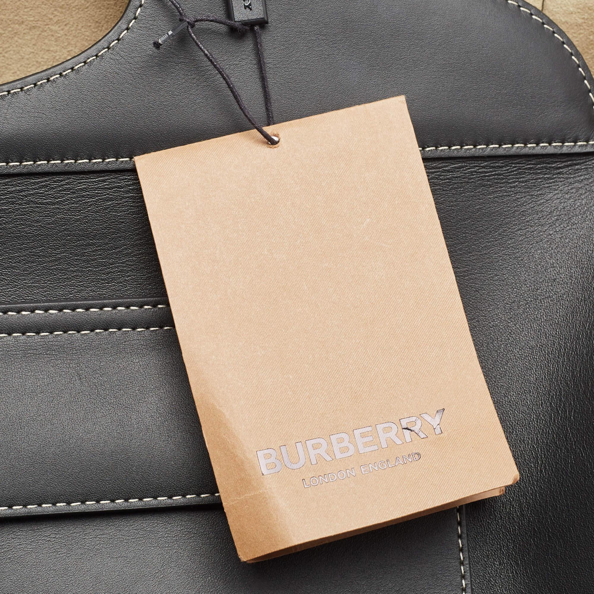 Burberry Black Leather Medium Soft Pocket Tote For Sale 4