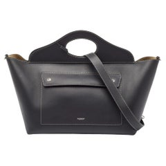 Burberry Bolso mediano de piel negra con bolsillos blandos