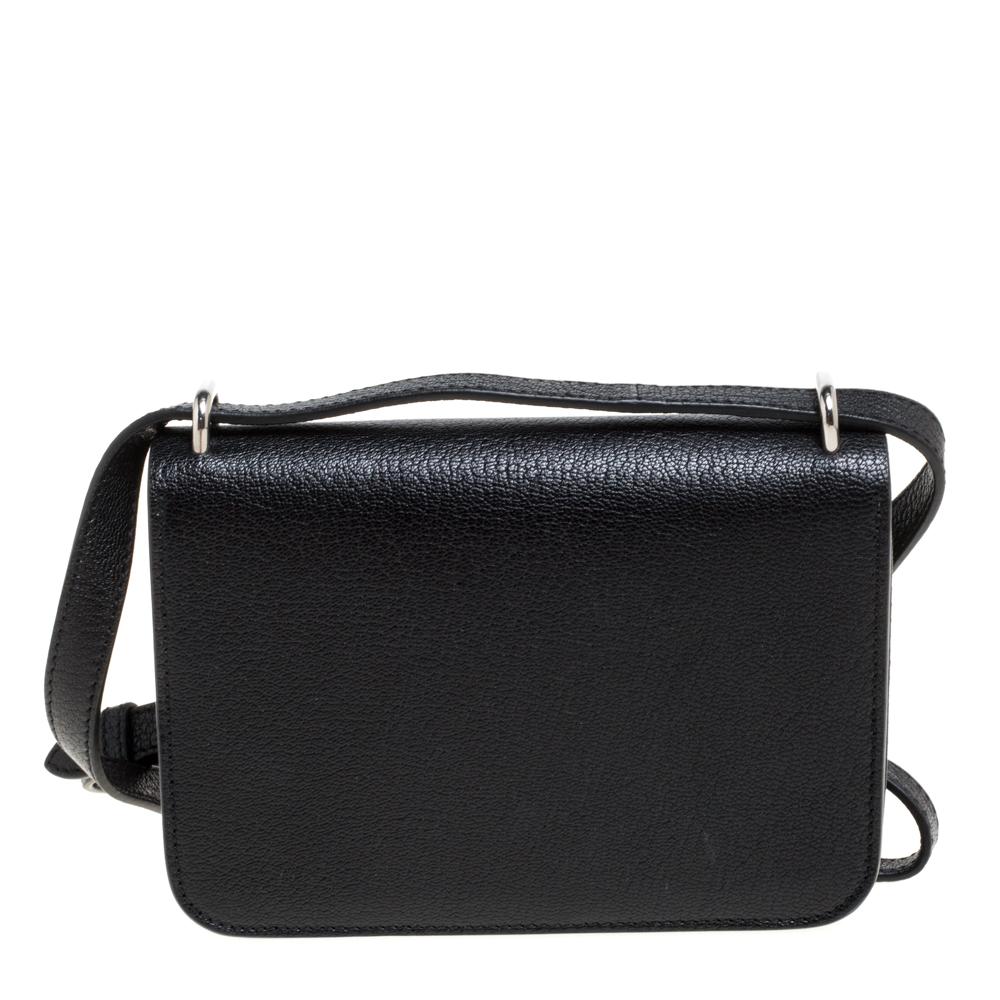 This chic bag from Burberry will enhance both your casual and evening wear. Crafted with quality leather, the black bag features a silver-tone metal D-shaped ring on the front flap and a long shoulder strap. This crossbody bag opens to a smooth