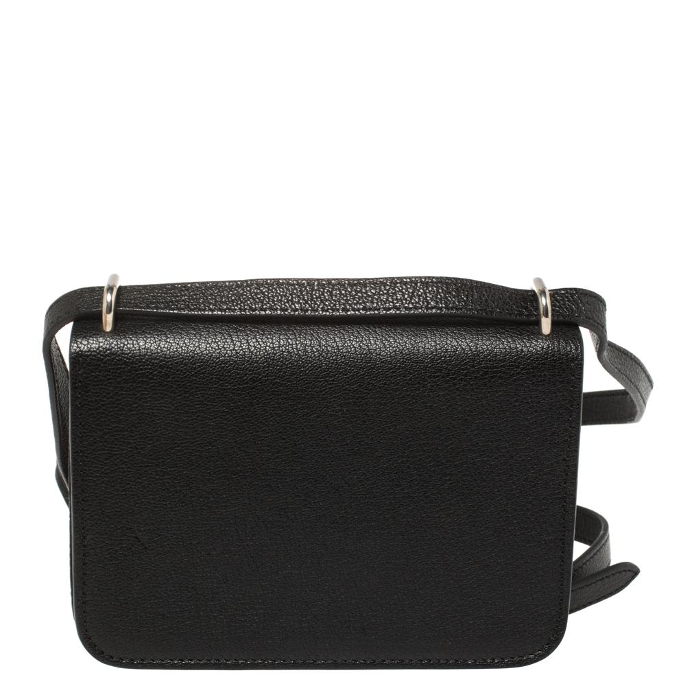 This chic bag from Burberry will enhance both your casual and evening wear. Crafted with quality leather, the black bag features a silver-tone metal D-shaped ring on the front flap and a long shoulder strap. This crossbody bag opens to a smooth