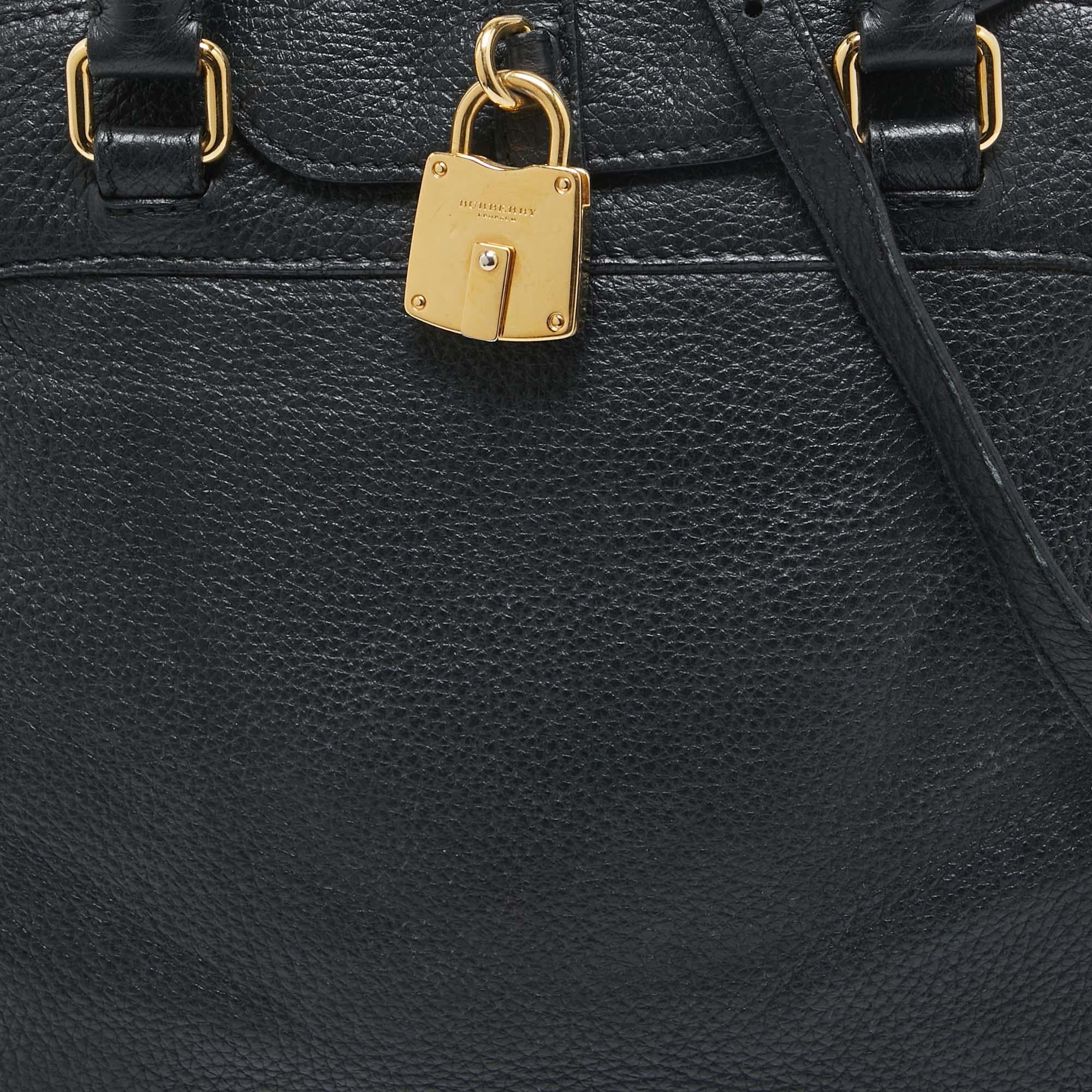 Burberry Schwarze Leder- Padlock-Klappentasche mit Klappe 1