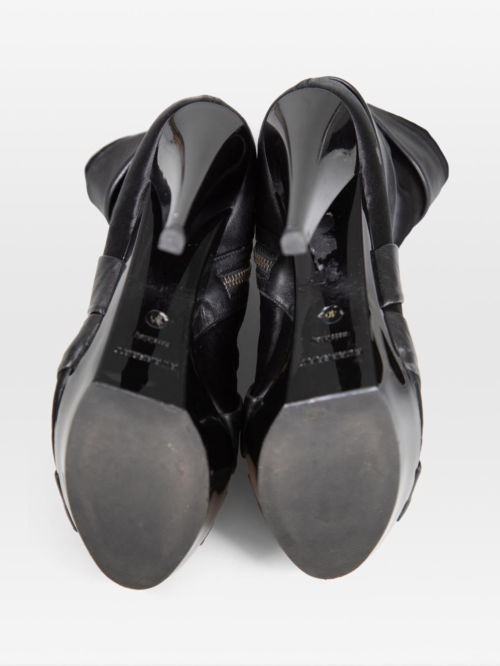 Women's Burberry Black Leather Peep Toe Heeled Boots Size IT 40 For Sale
