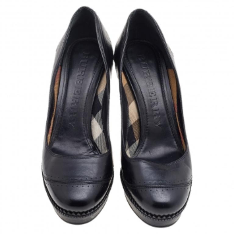 De las mujeres Bombas de plataforma de cuero negro Burberry talla 39 en venta