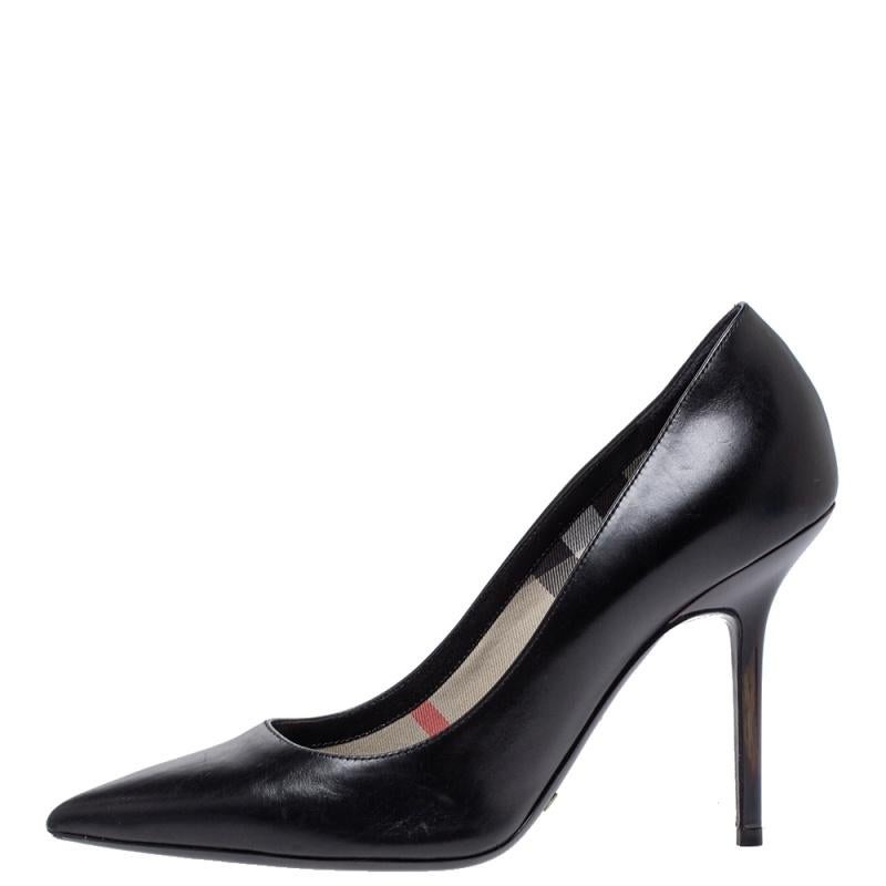 This pair of pumps from Burberry is a perfect example of exquisite design. Flaunt style at its best with these beautiful leather pumps that come designed with pointed toes, signature check printed on the lining, and stiletto heels. These exclusive