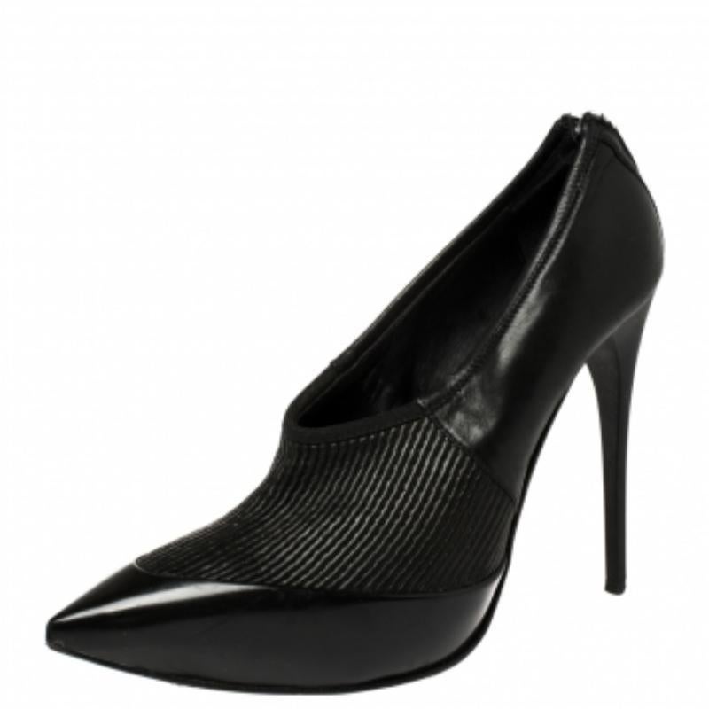 Essaying all things chic and trendy are these ankle booties from Burberry. They are crafted from black leather into a pointed-toe design and amplified with ribbed-like panels. The booties feature back zippers and 13 cm heels.
