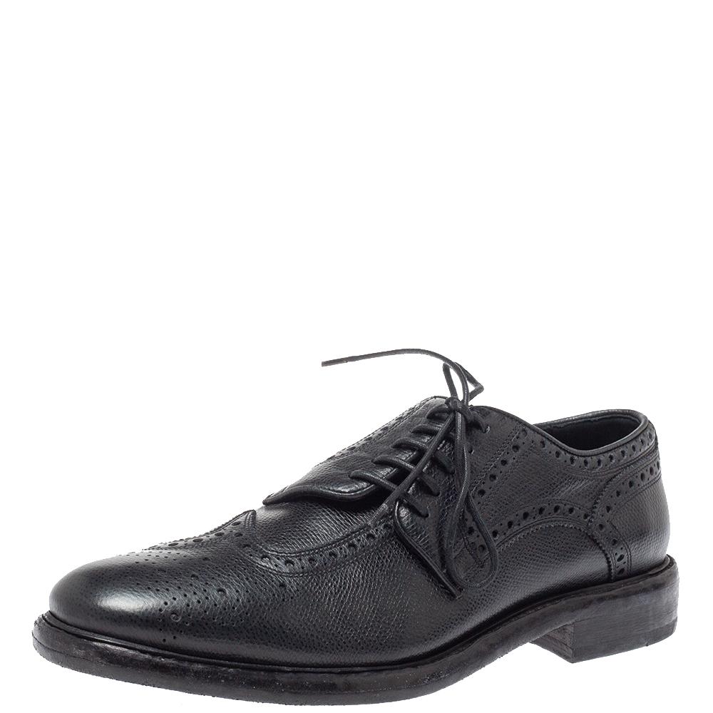 Secured by asymmetric lace-ups on the vamps, these black-hued shoes from Burberry are utterly stylish. They are crafted from quality leather and designed with brogue accents and tough soles for durable wear. Grab them now!

Includes: Original