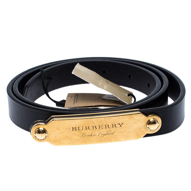 Elevate your belt collection by adding this buckle belt from Burberry. Crafted from black leather, the piece is complete with a gold-tone buckle detailed with the brand name. The sophisticated belt can be styled with various outfits.

Includes: