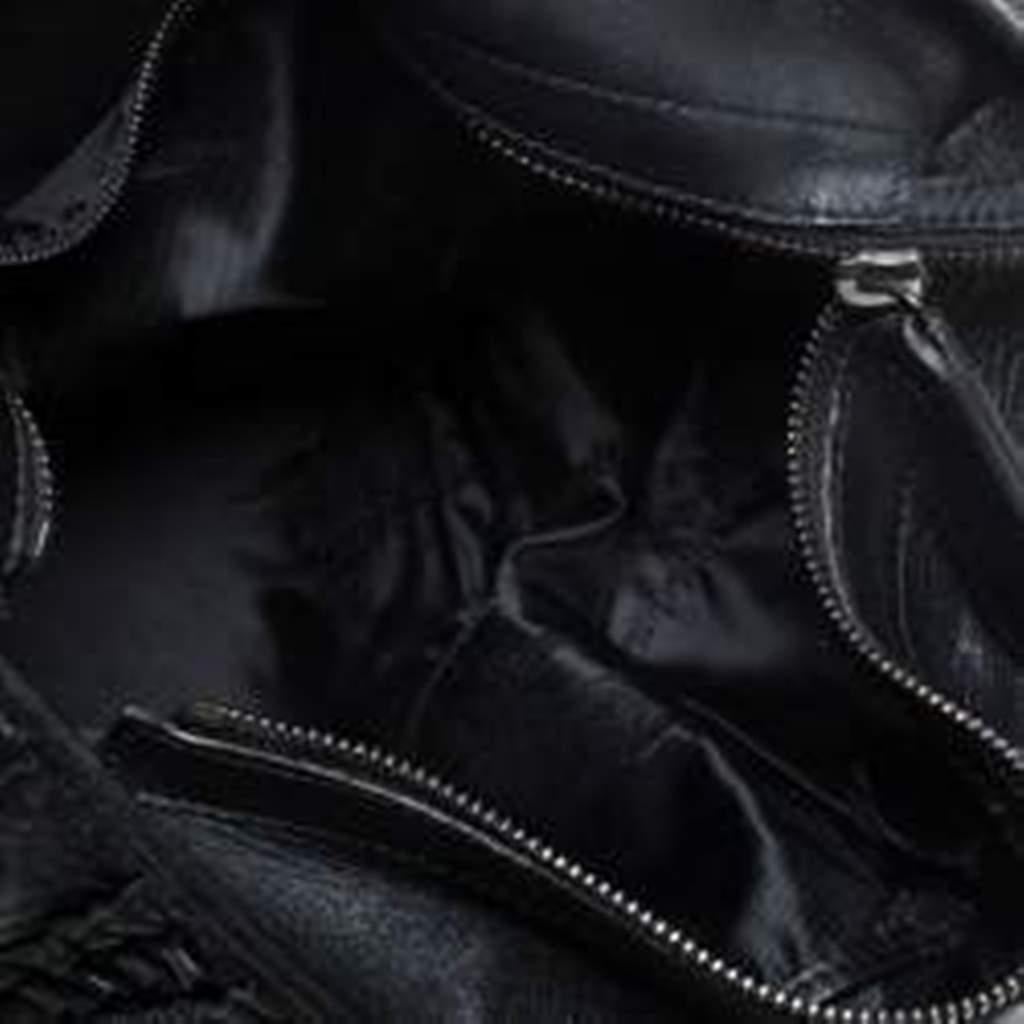 Burberry Lowry Tote aus schwarzem Leder mit Rüschen 2