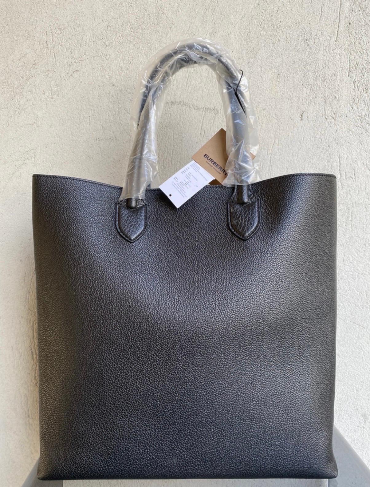 Burberry black leather Shopper In New Condition For Sale In Carnate, IT