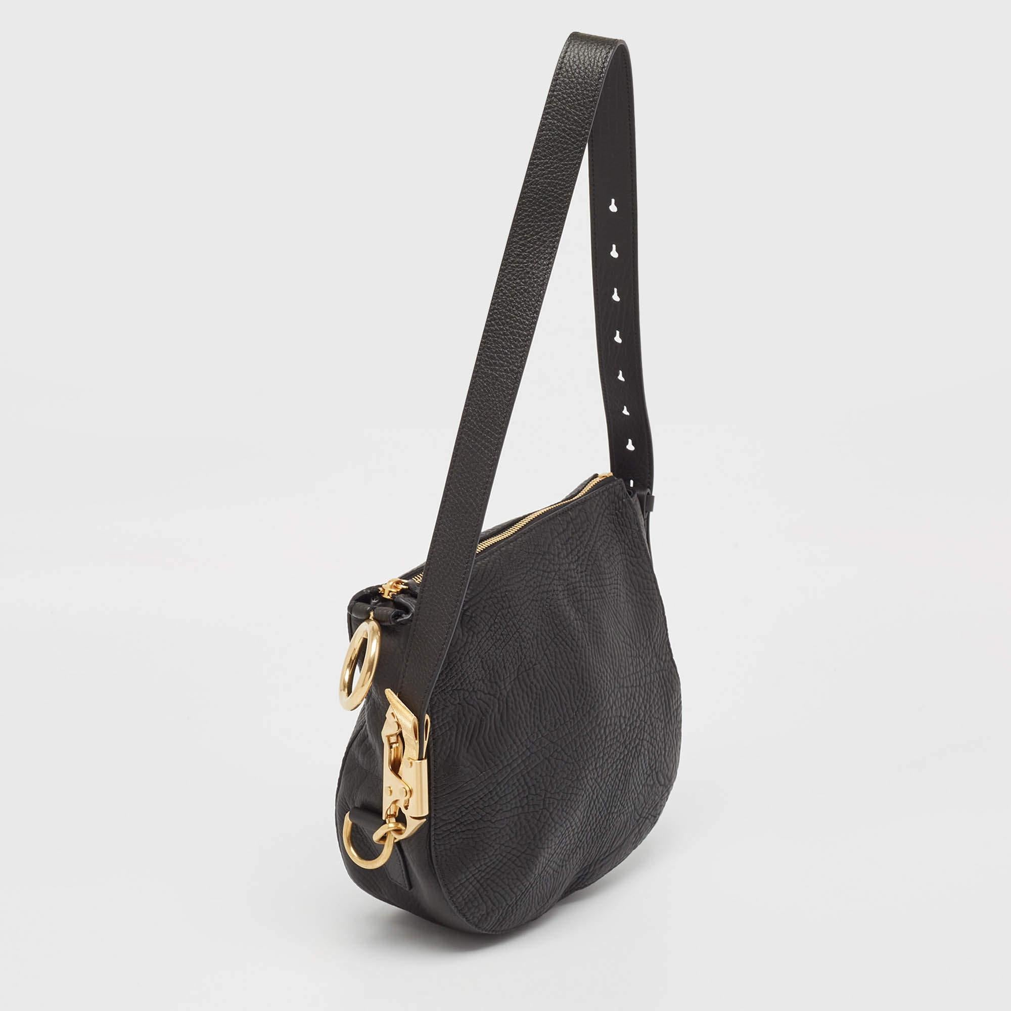Nero Burberry Borsa a spalla piccola in pelle nera Knight in vendita