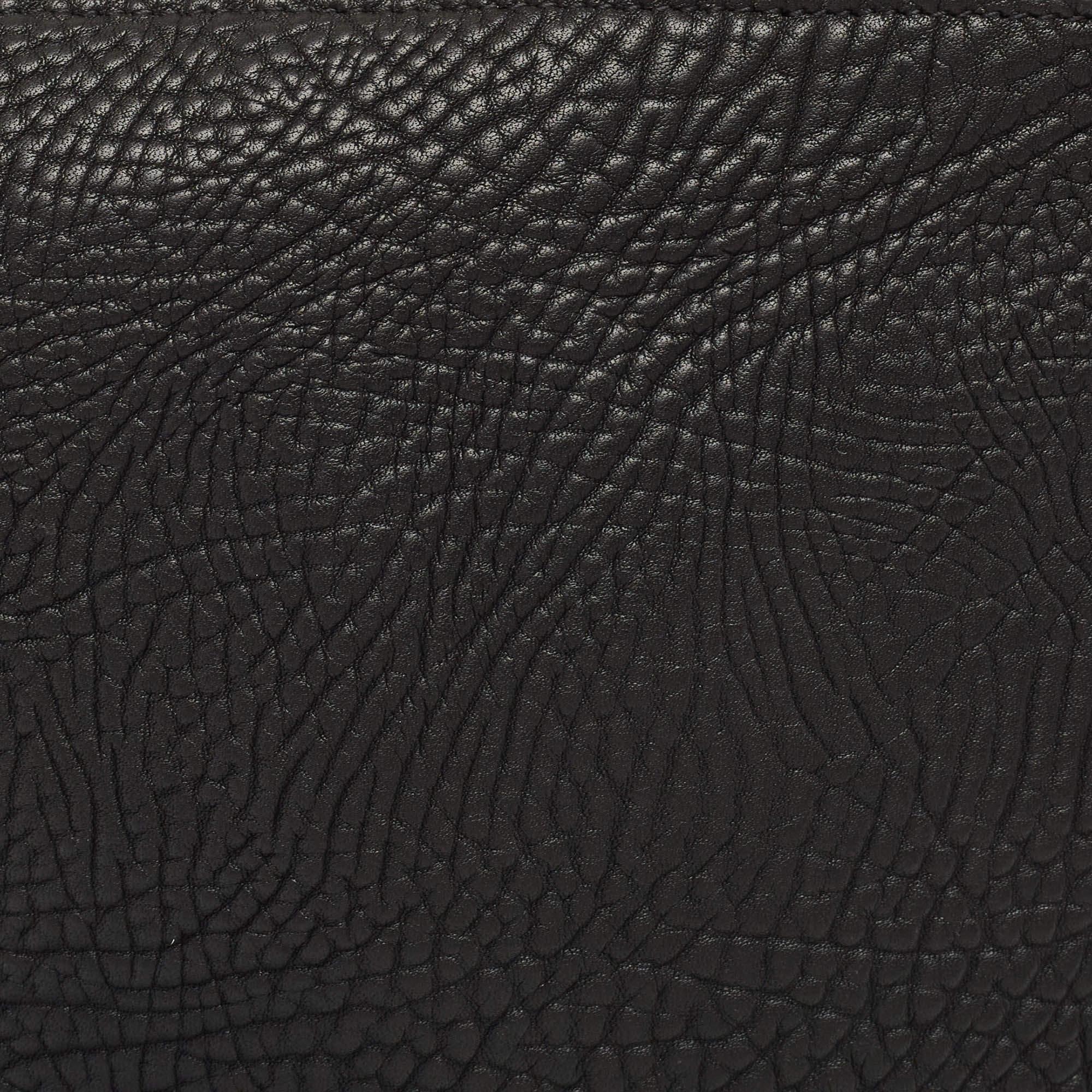 Donna Burberry Borsa a spalla piccola in pelle nera Knight in vendita